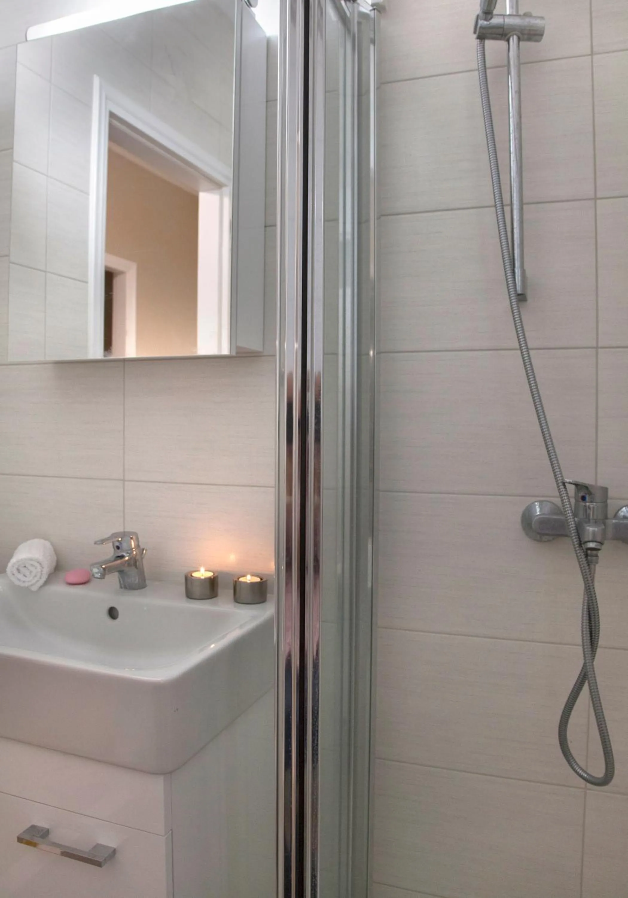 Shower in Leonidas Loft in the heart of Athens by GHH