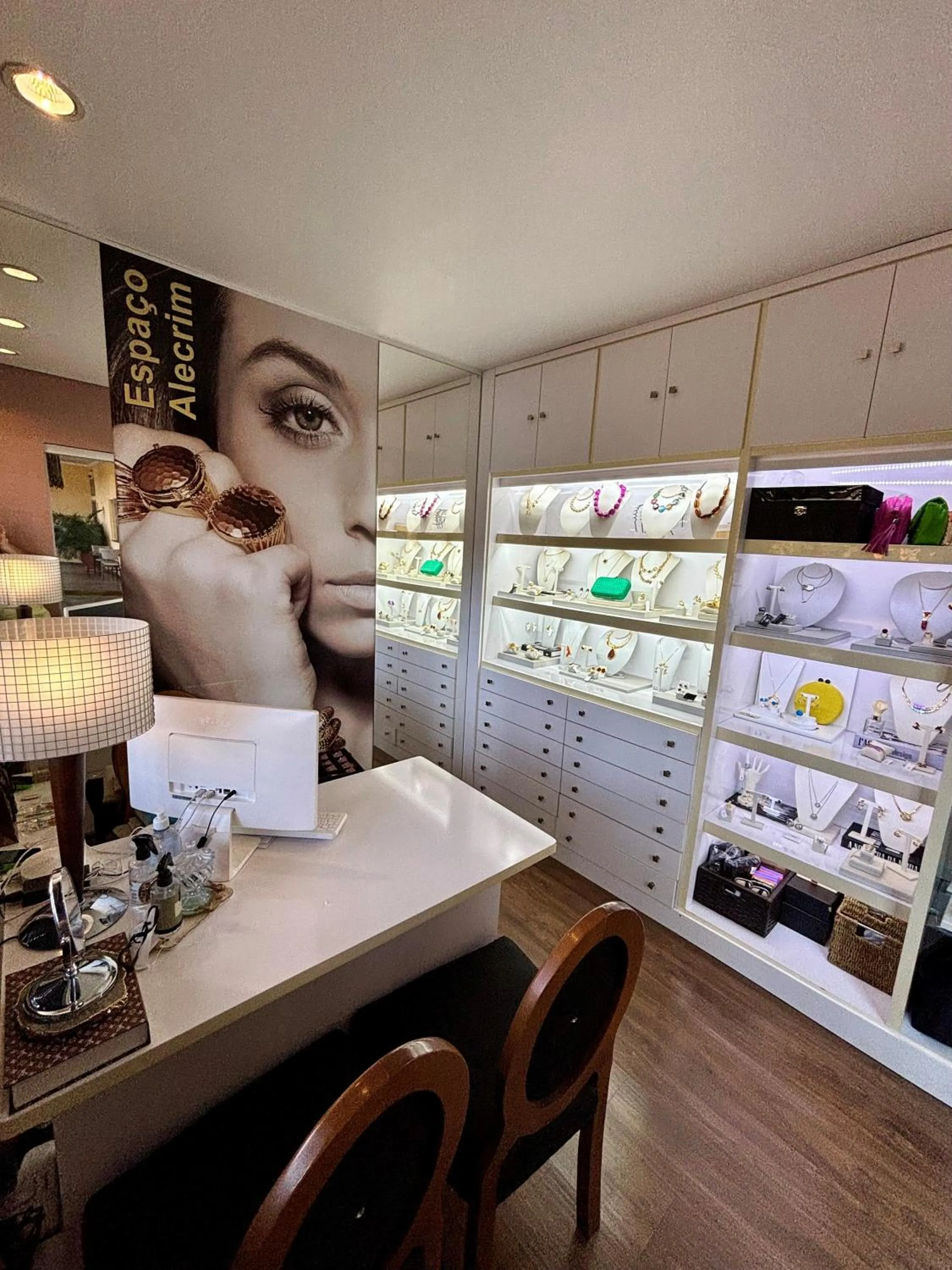 On-site shops in Hotel Roda D'Agua