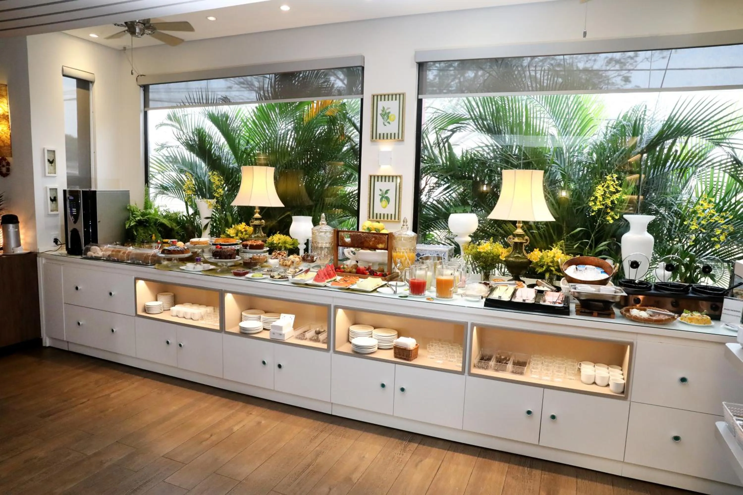 Food and drinks in Hotel Roda D'Agua