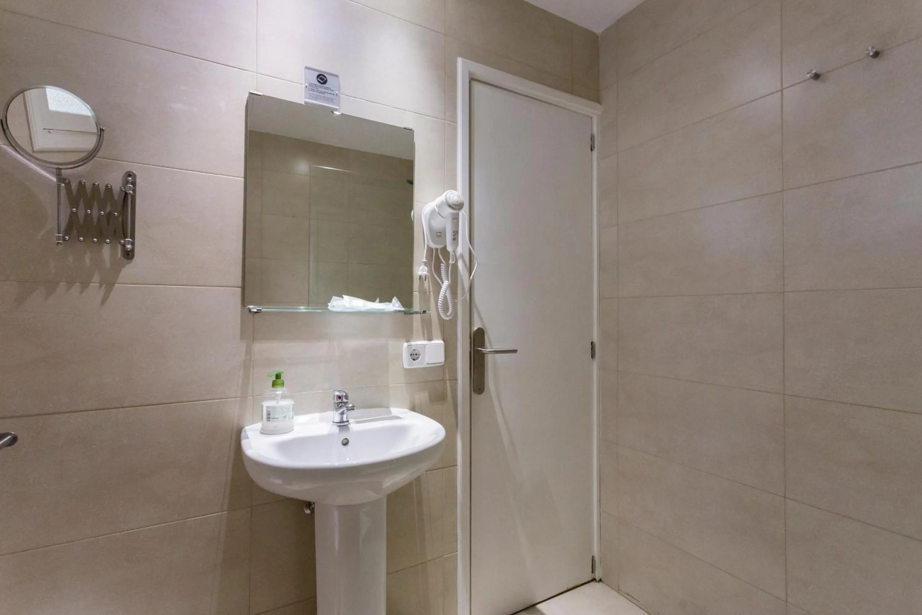 Bathroom in Hostal Bonany