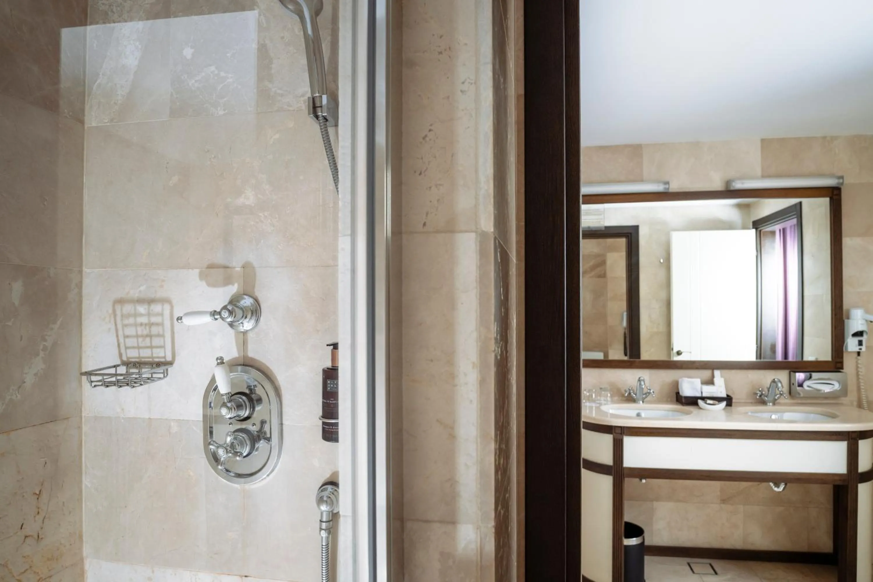 Bathroom in Epoque Hotel - Relais & Chateaux
