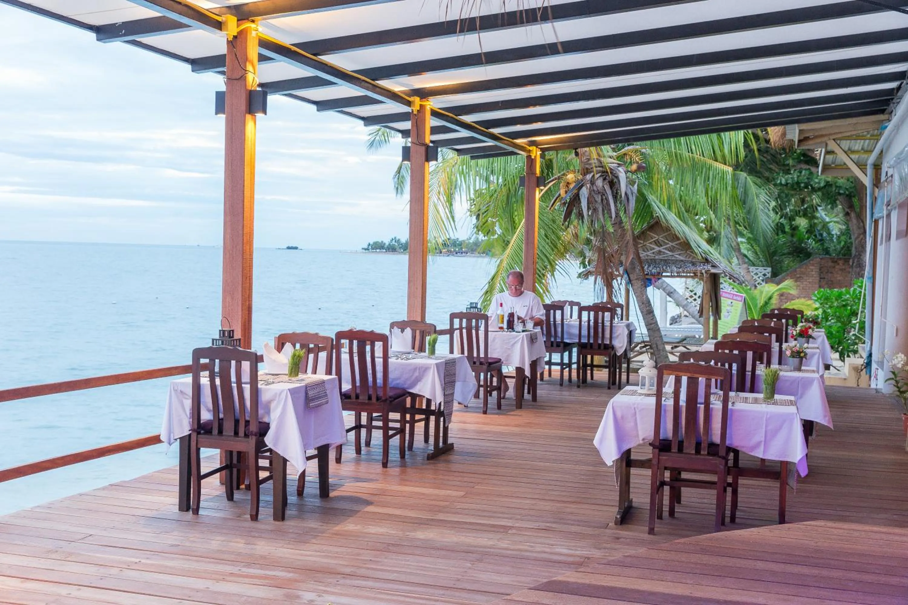Restaurant/places to eat in Adarin Beach Resort