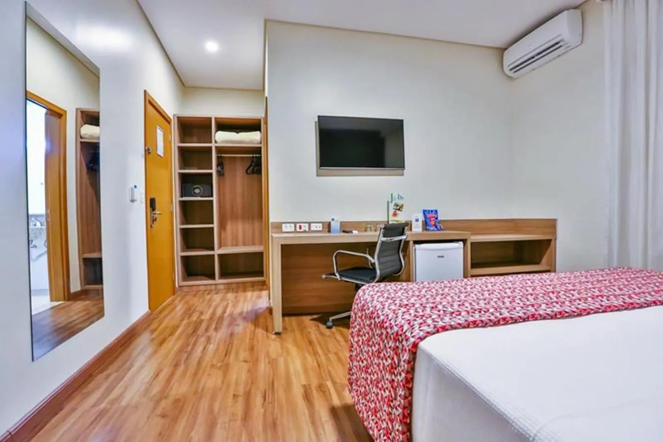 Bedroom, Bed in Comfort Mogi Guaçu