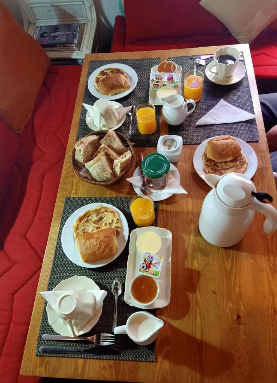 Continental breakfast in Dar El Paco