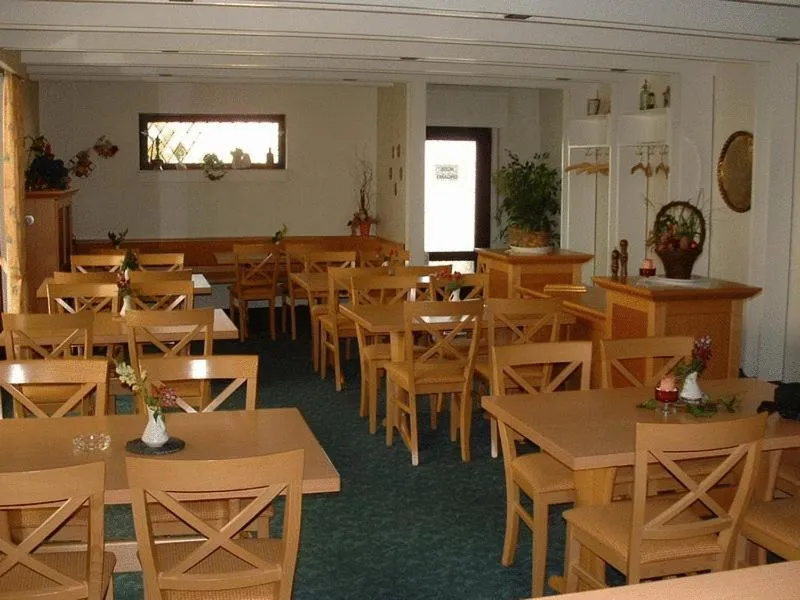 Restaurant/places to eat in Hotel Koch Maingau