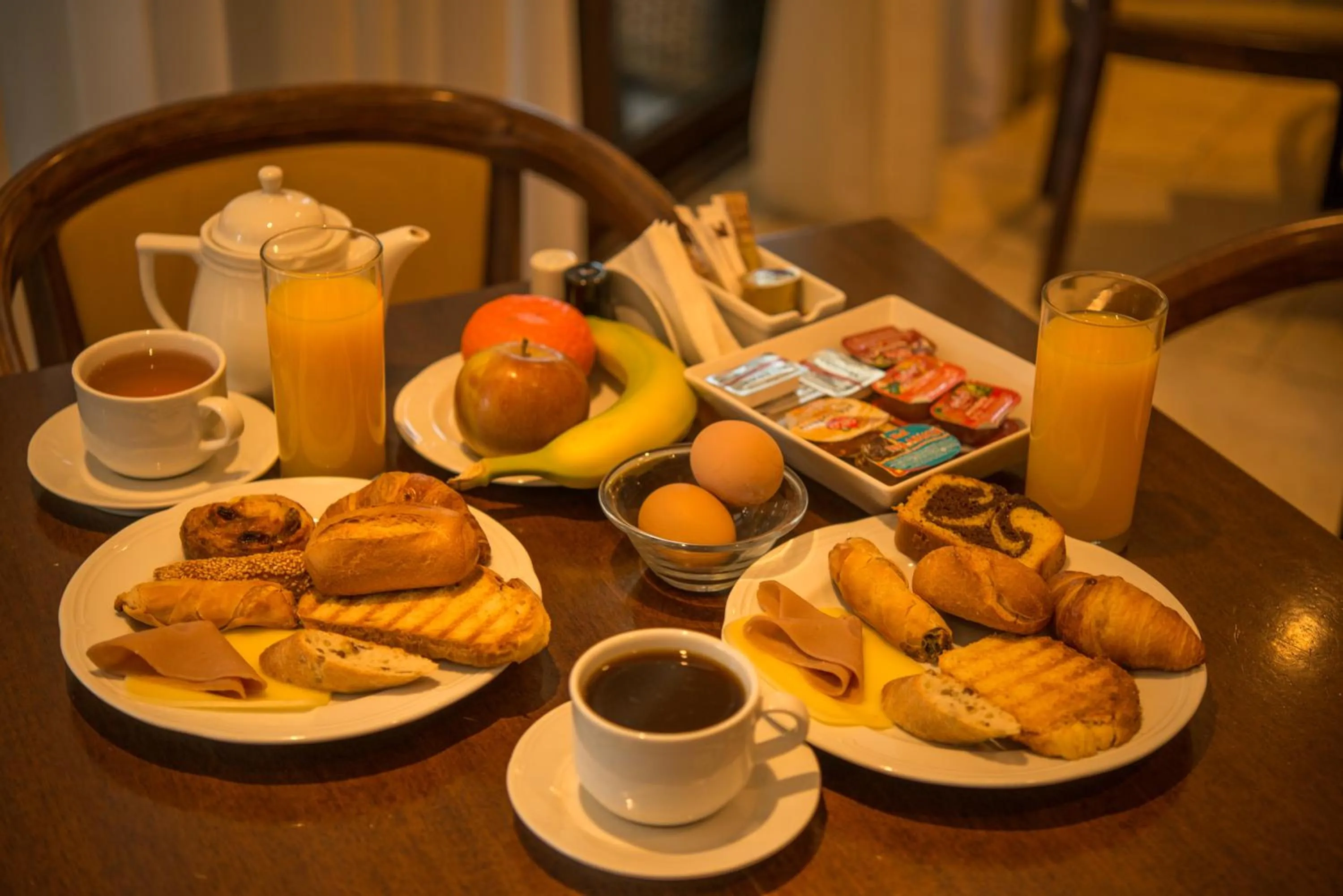 Breakfast in Hotel Chris