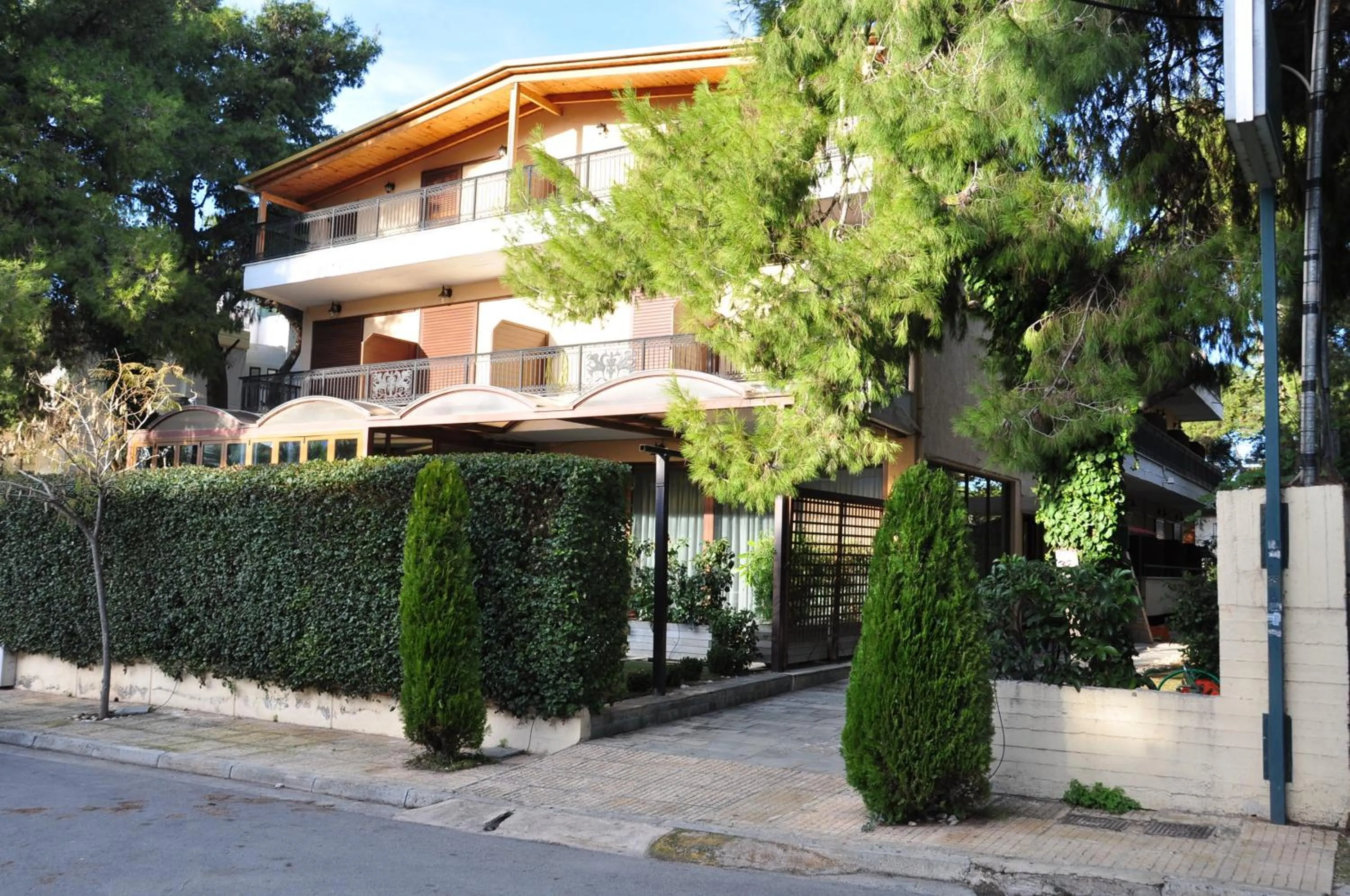 Facade/entrance in Hotel Chris