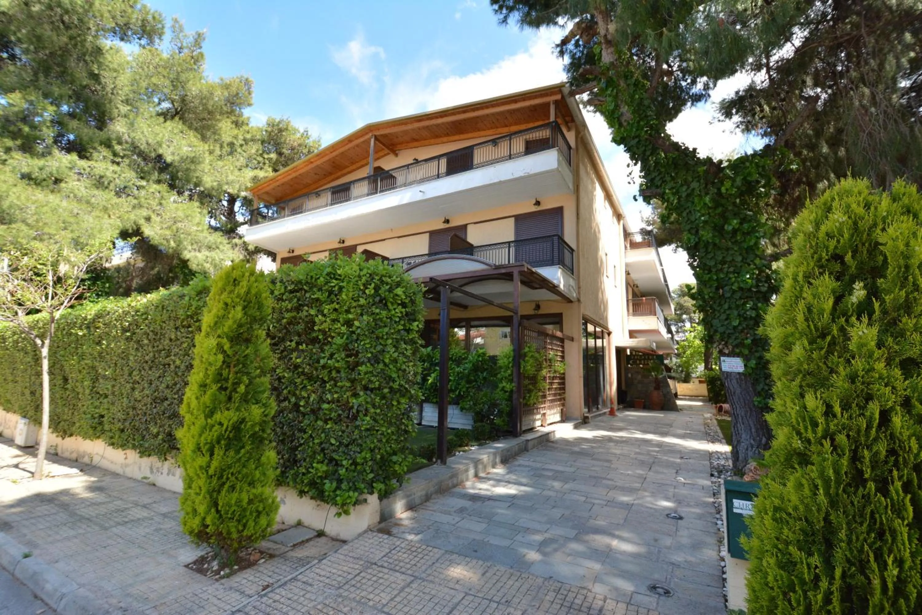 Facade/entrance in Hotel Chris