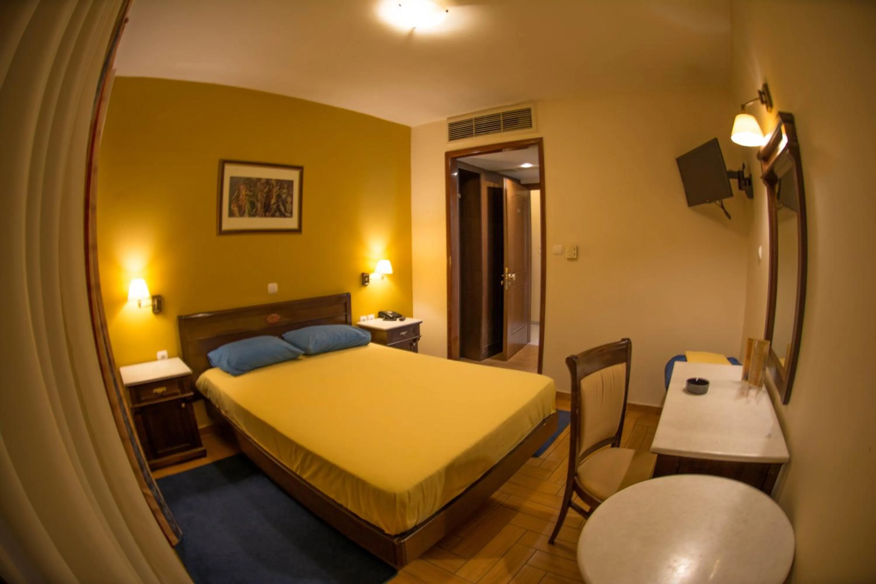 Photo of the whole room, Bed in Hotel Chris