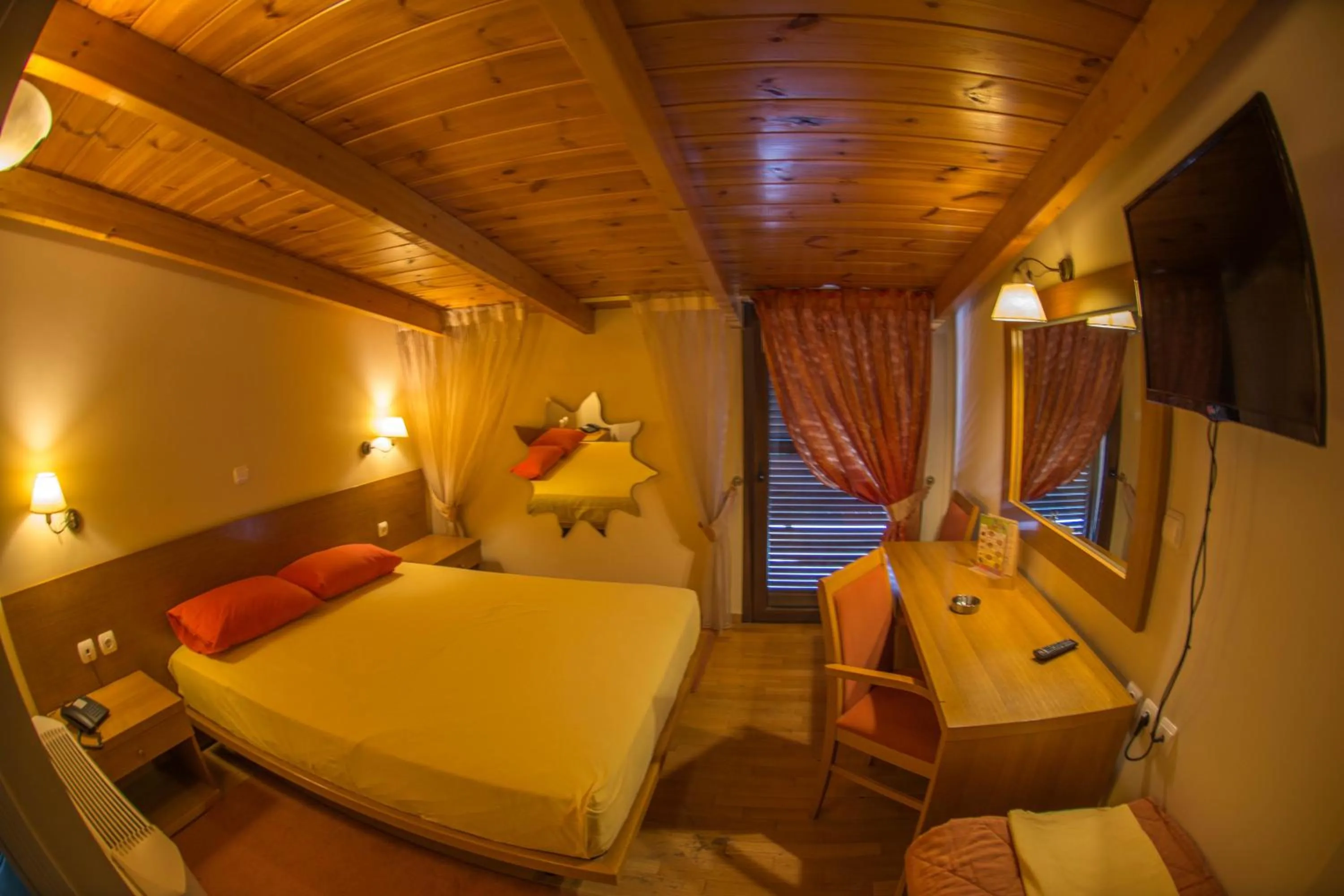 Photo of the whole room, Bed in Hotel Chris