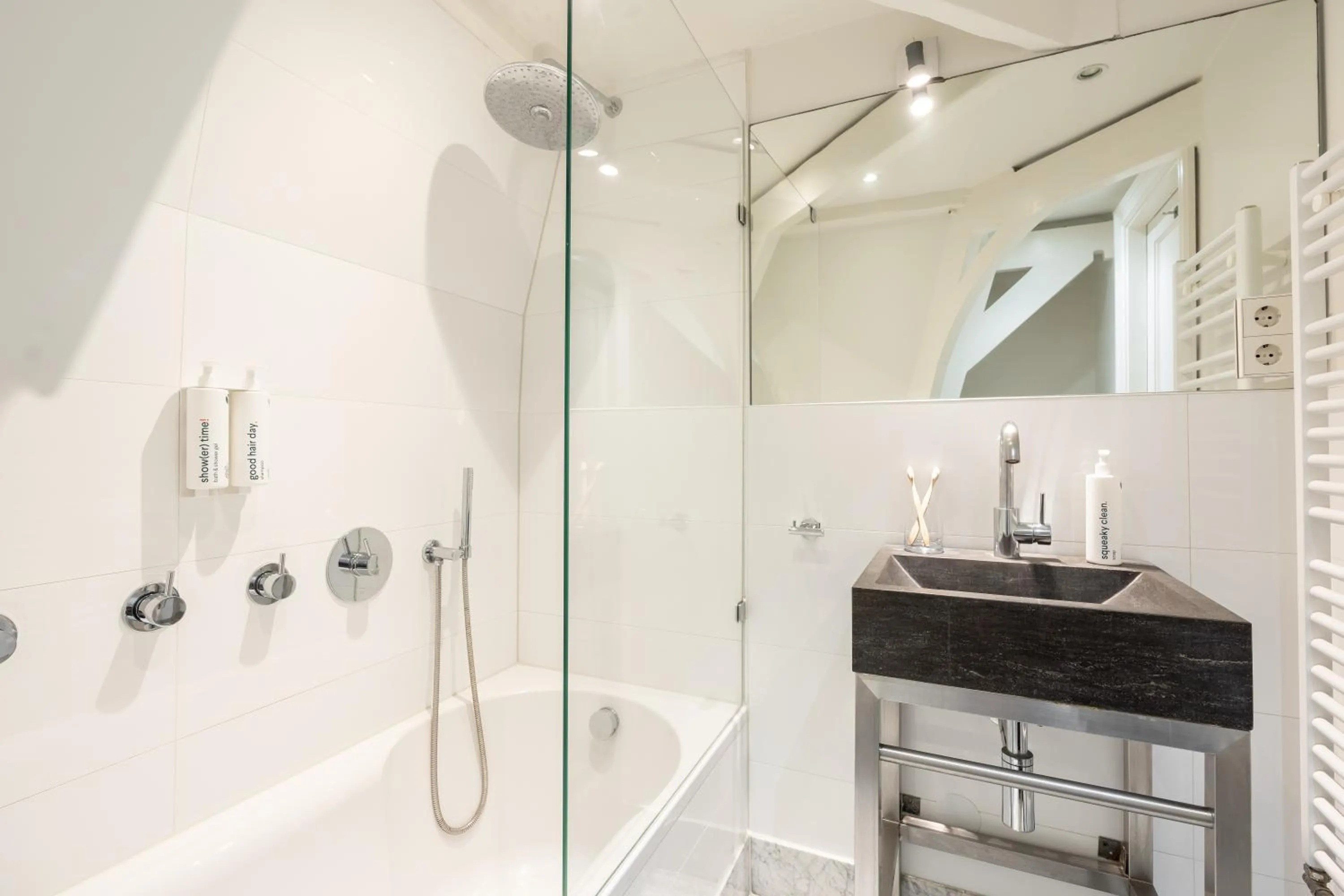 Shower in Numa Amsterdam Helmers