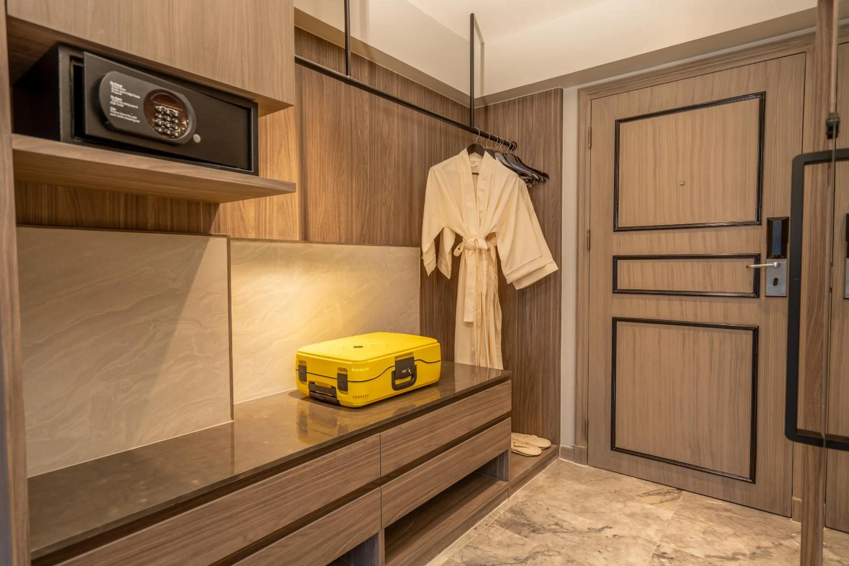 wardrobe in NH Bangkok Sukhumvit Boulevard