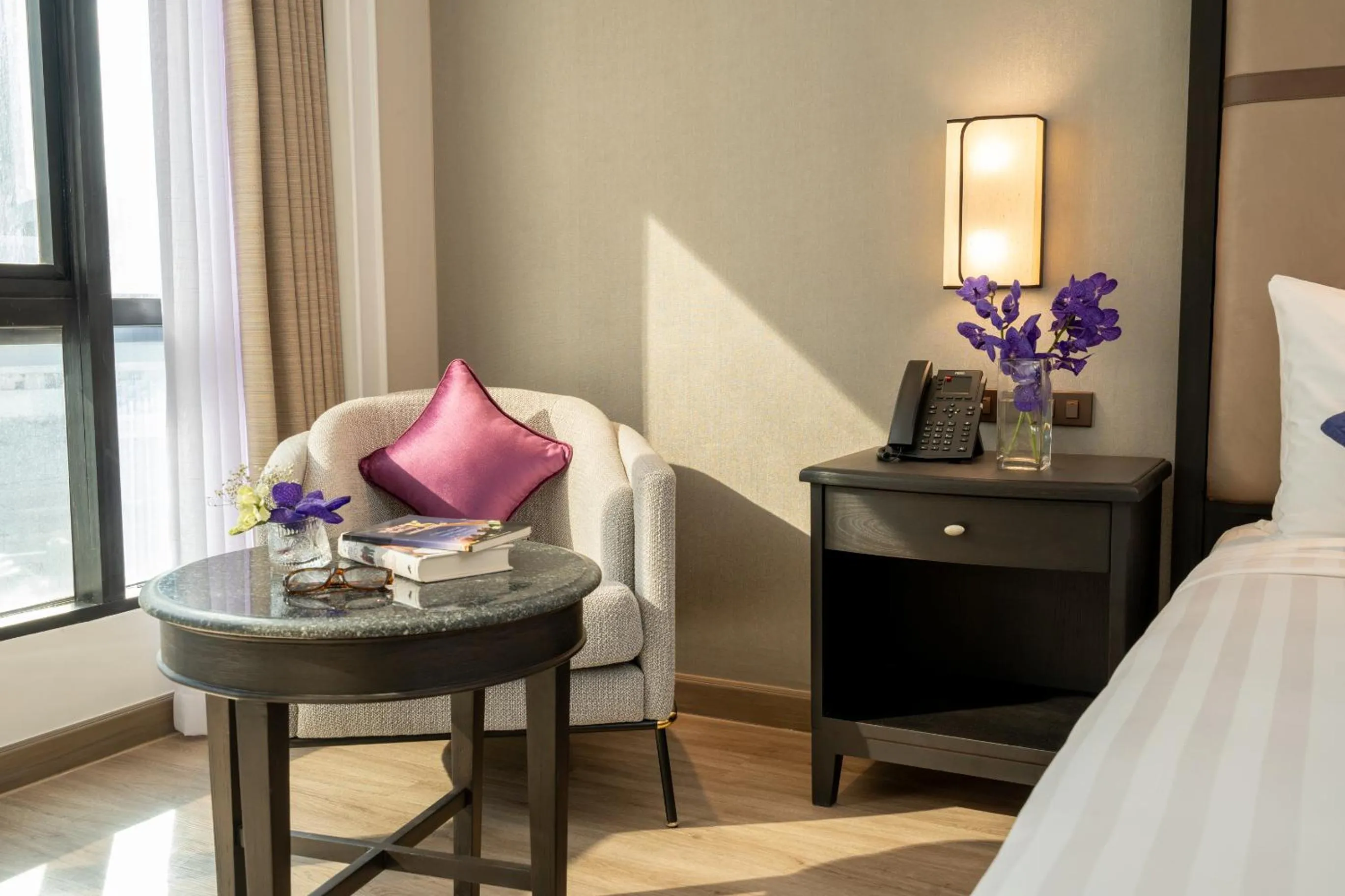 Seating area, Bed in NH Bangkok Sukhumvit Boulevard