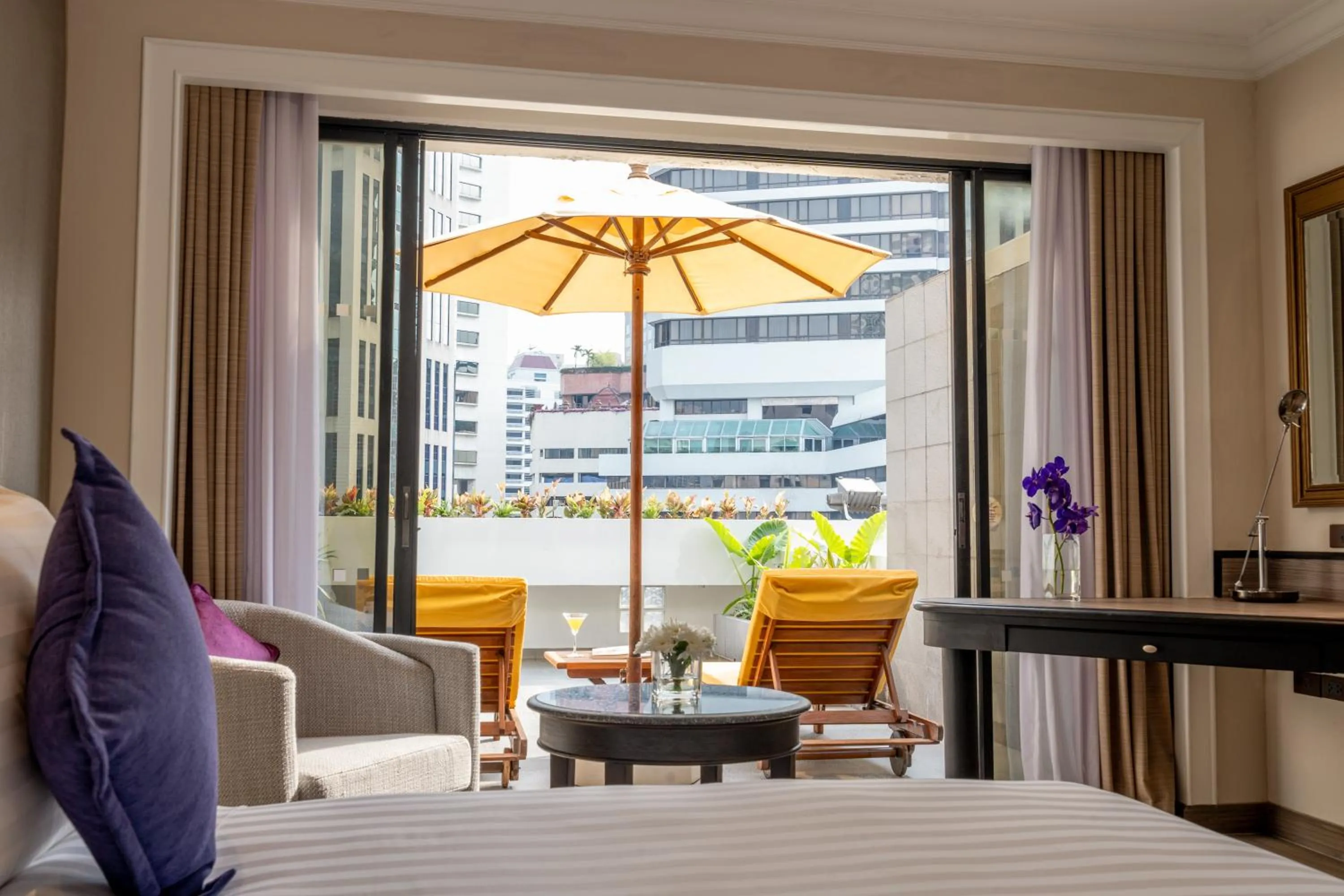 Photo of the whole room in NH Bangkok Sukhumvit Boulevard