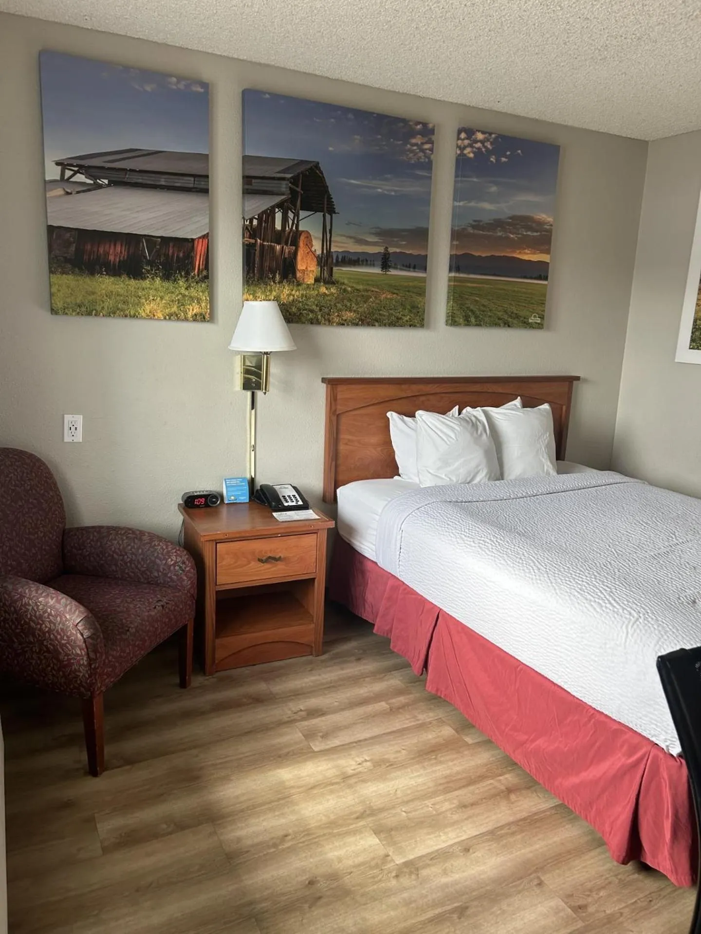 Bedroom in Days Inn by Wyndham Turlock