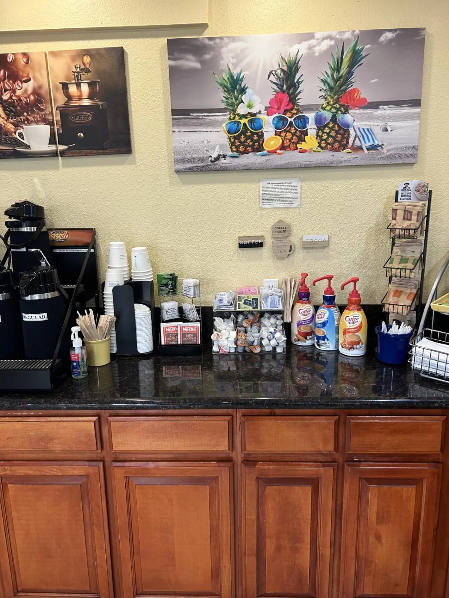 Coffee/tea facilities in Days Inn by Wyndham Turlock