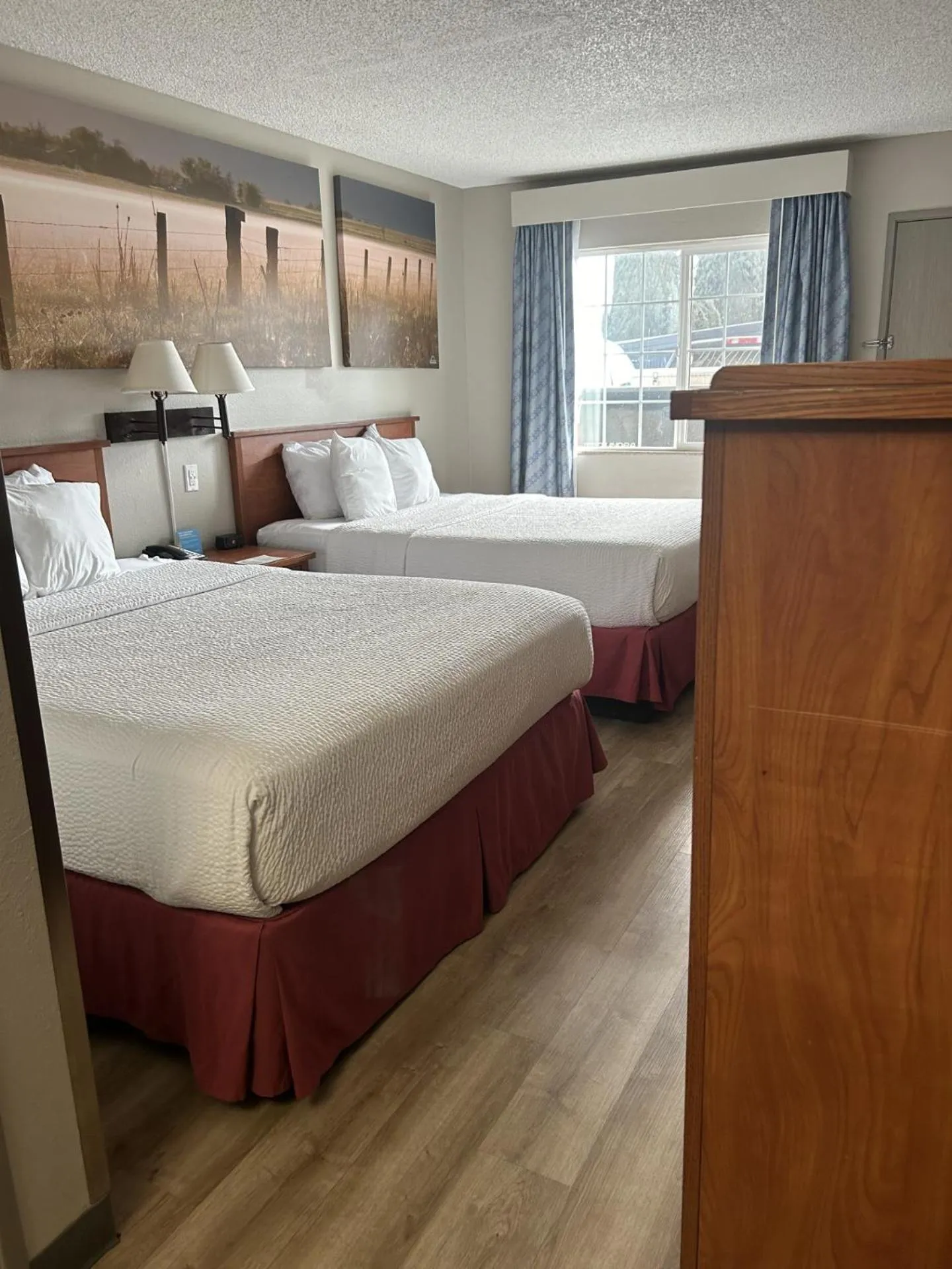 Bedroom in Days Inn by Wyndham Turlock