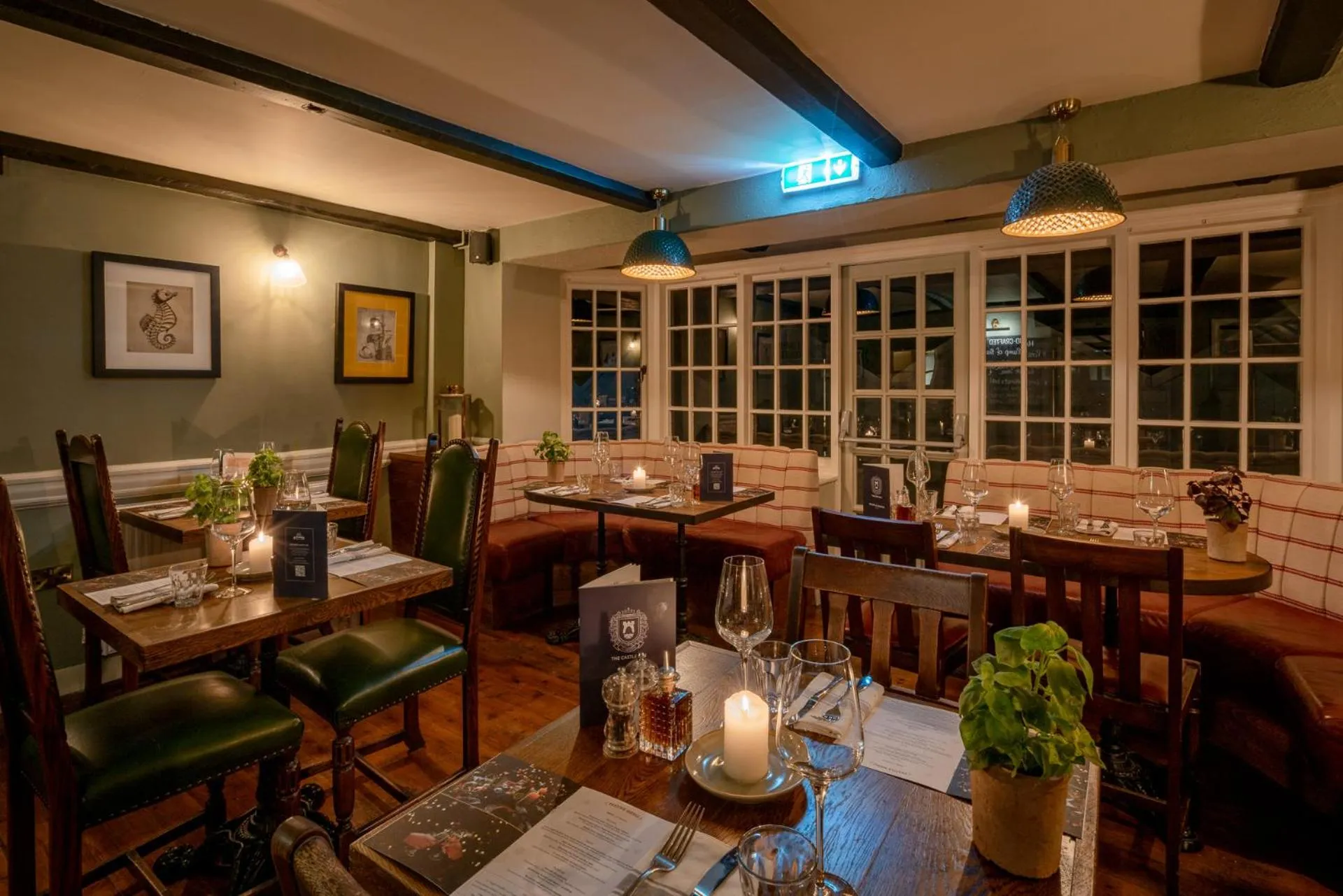 Restaurant/places to eat in Castle Inn