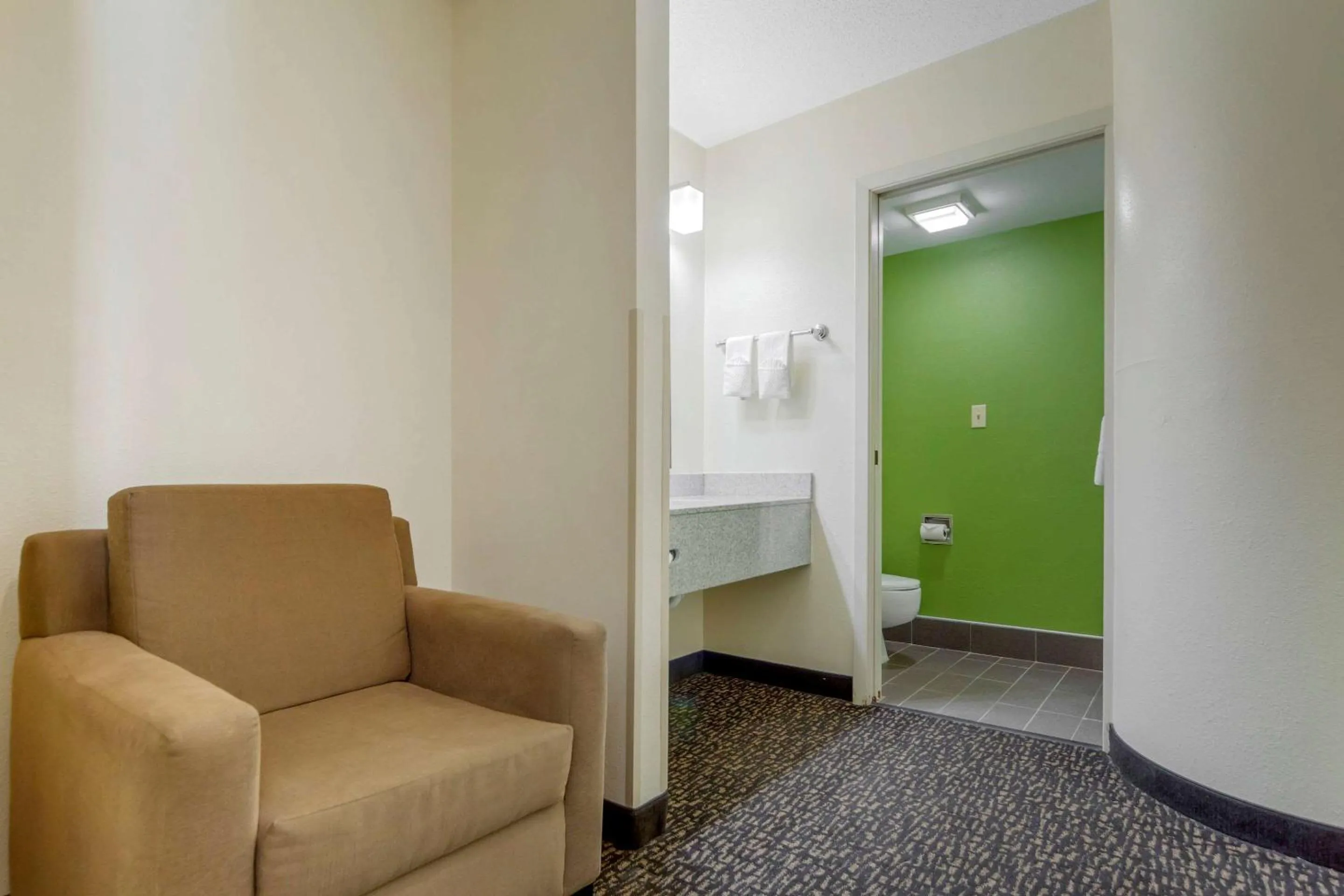 Photo of the whole room in Sleep Inn & Suites Omaha Airport