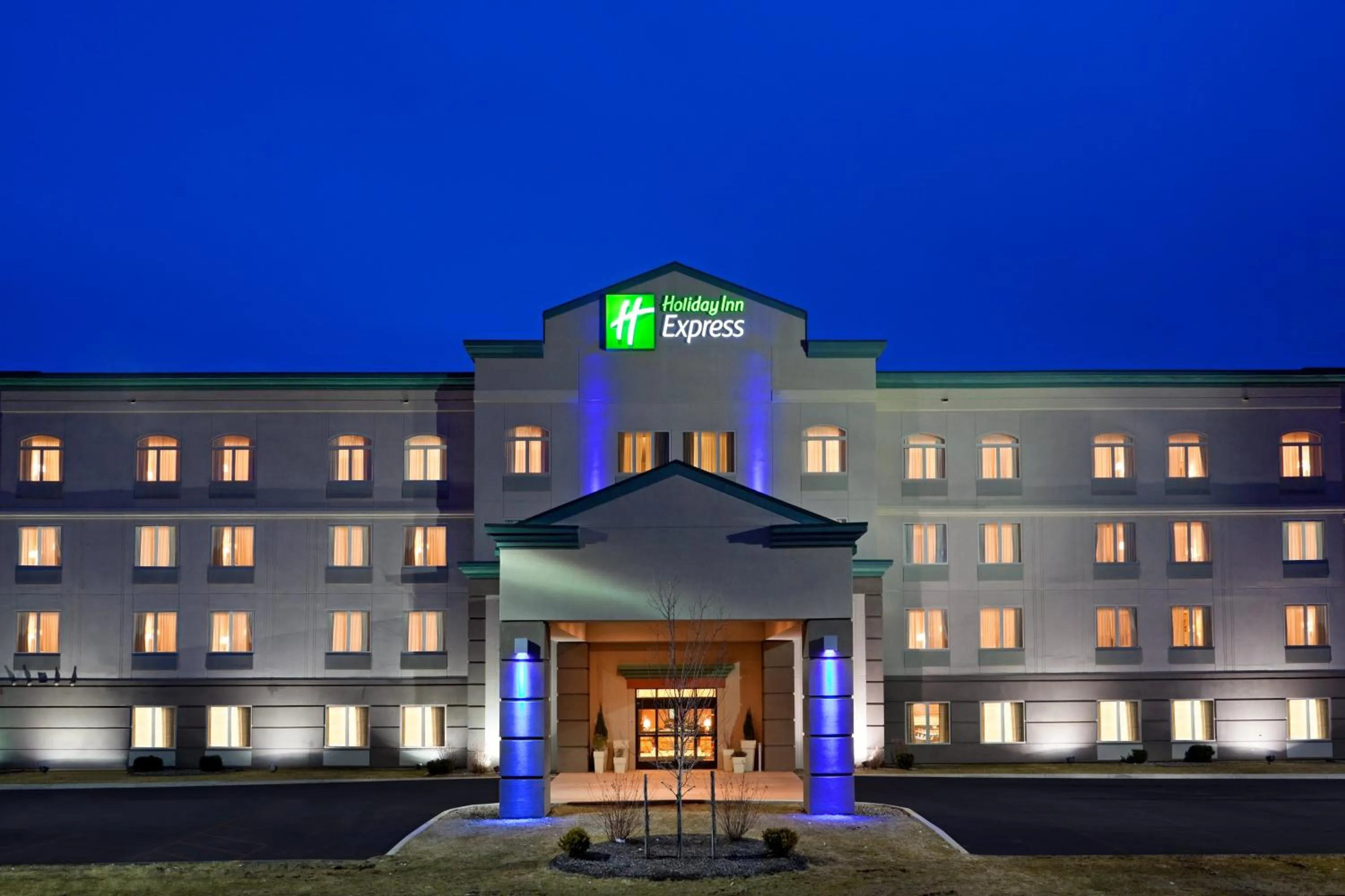 Property building in Holiday Inn Express Syracuse-Fairgrounds by IHG