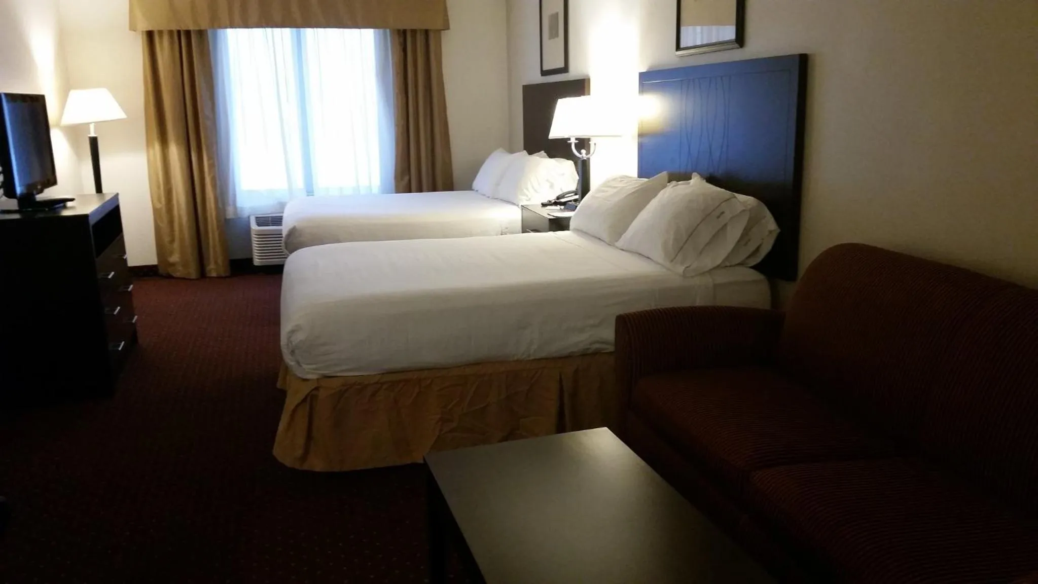 Photo of the whole room, Bed in Holiday Inn Express Syracuse-Fairgrounds by IHG