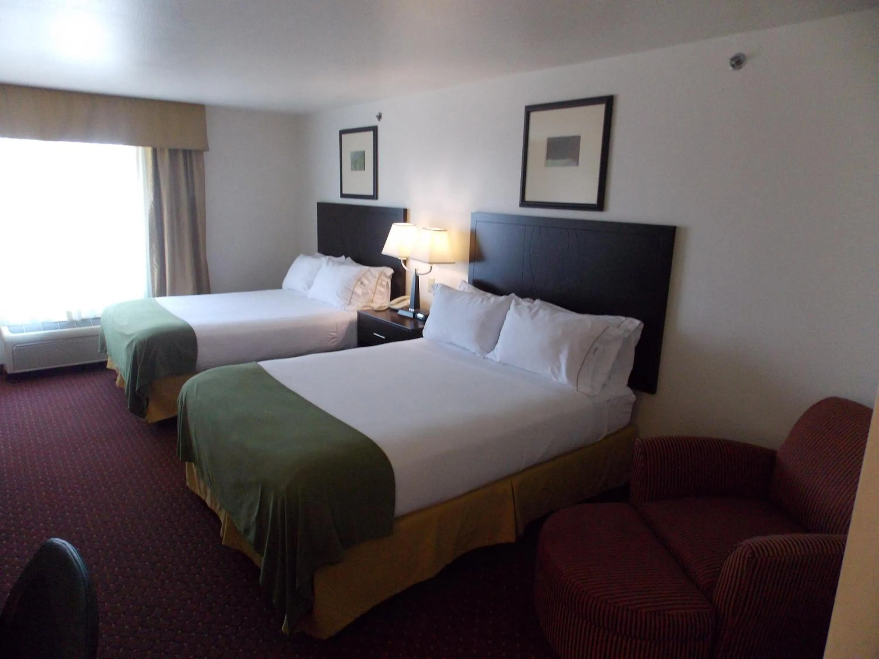 Photo of the whole room, Bed in Holiday Inn Express Syracuse-Fairgrounds by IHG