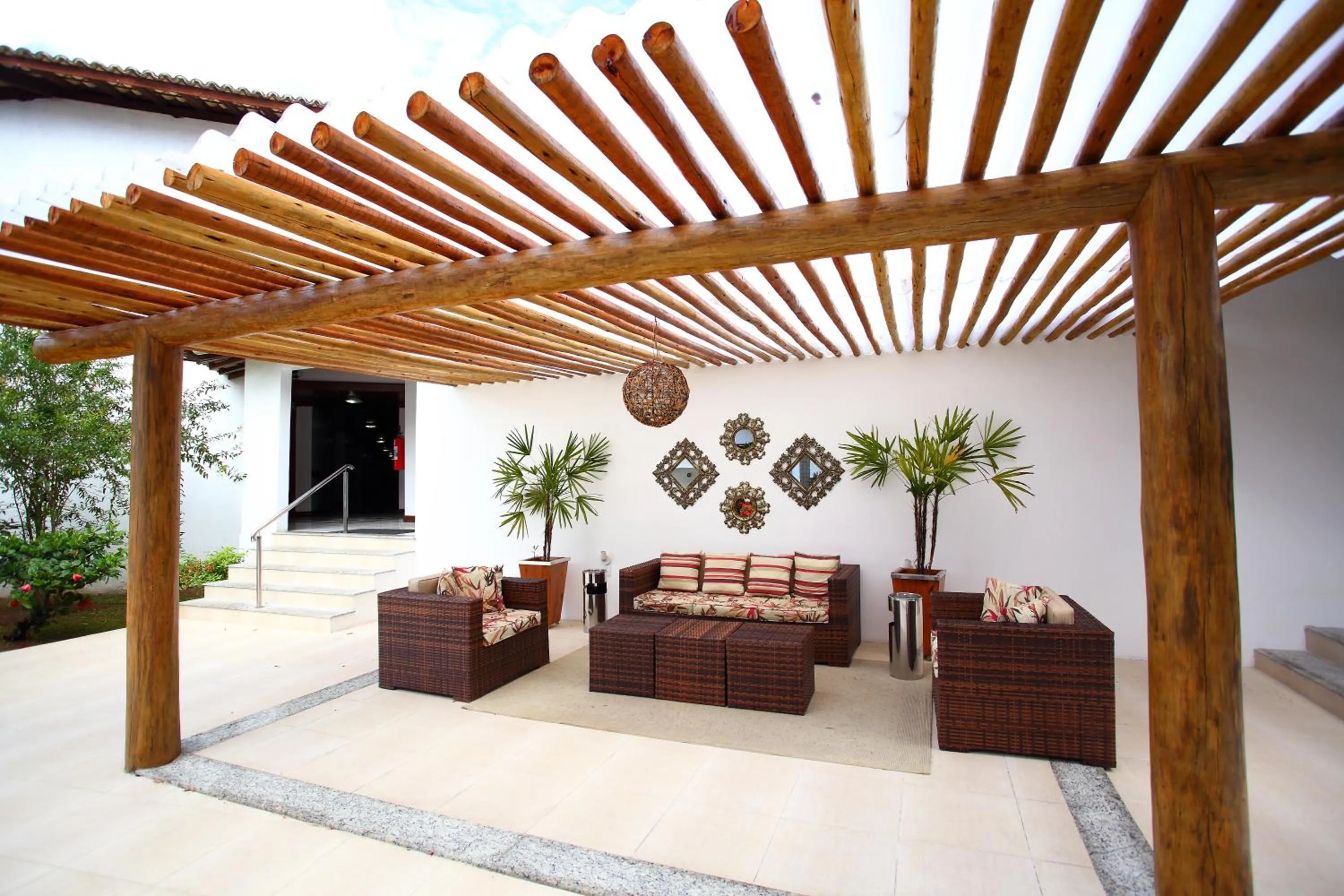Patio in Best Western Shalimar Praia Hotel