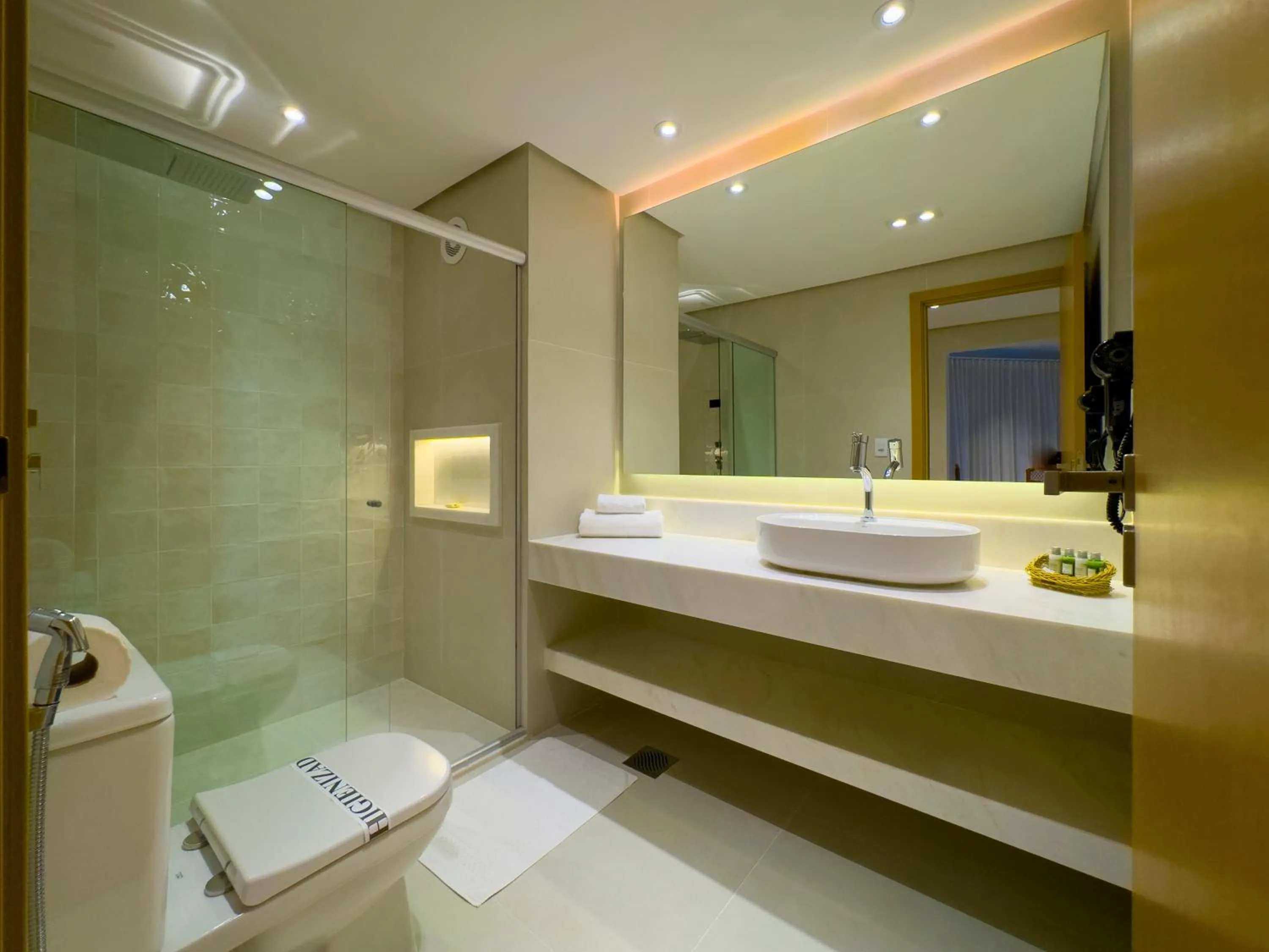 Restaurant/places to eat in Best Western Shalimar Praia Hotel