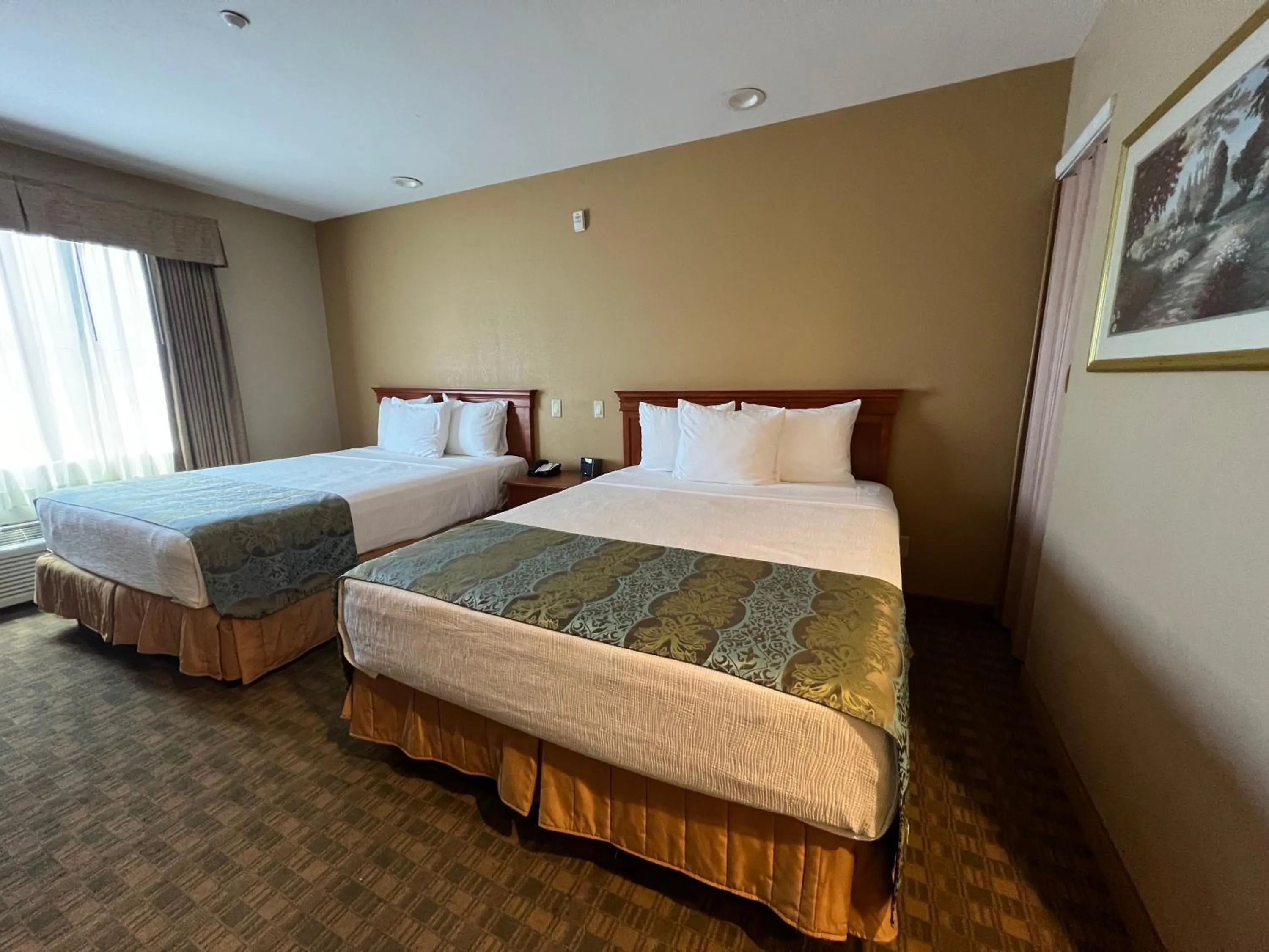 Bed in Pleasant Hill Inn