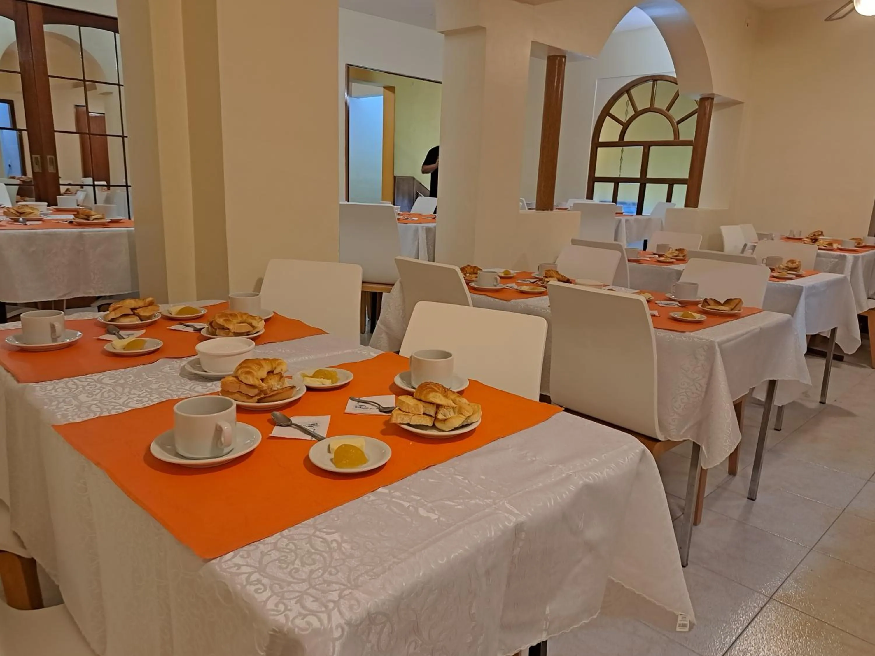 Restaurant/places to eat in Hotel Provincia