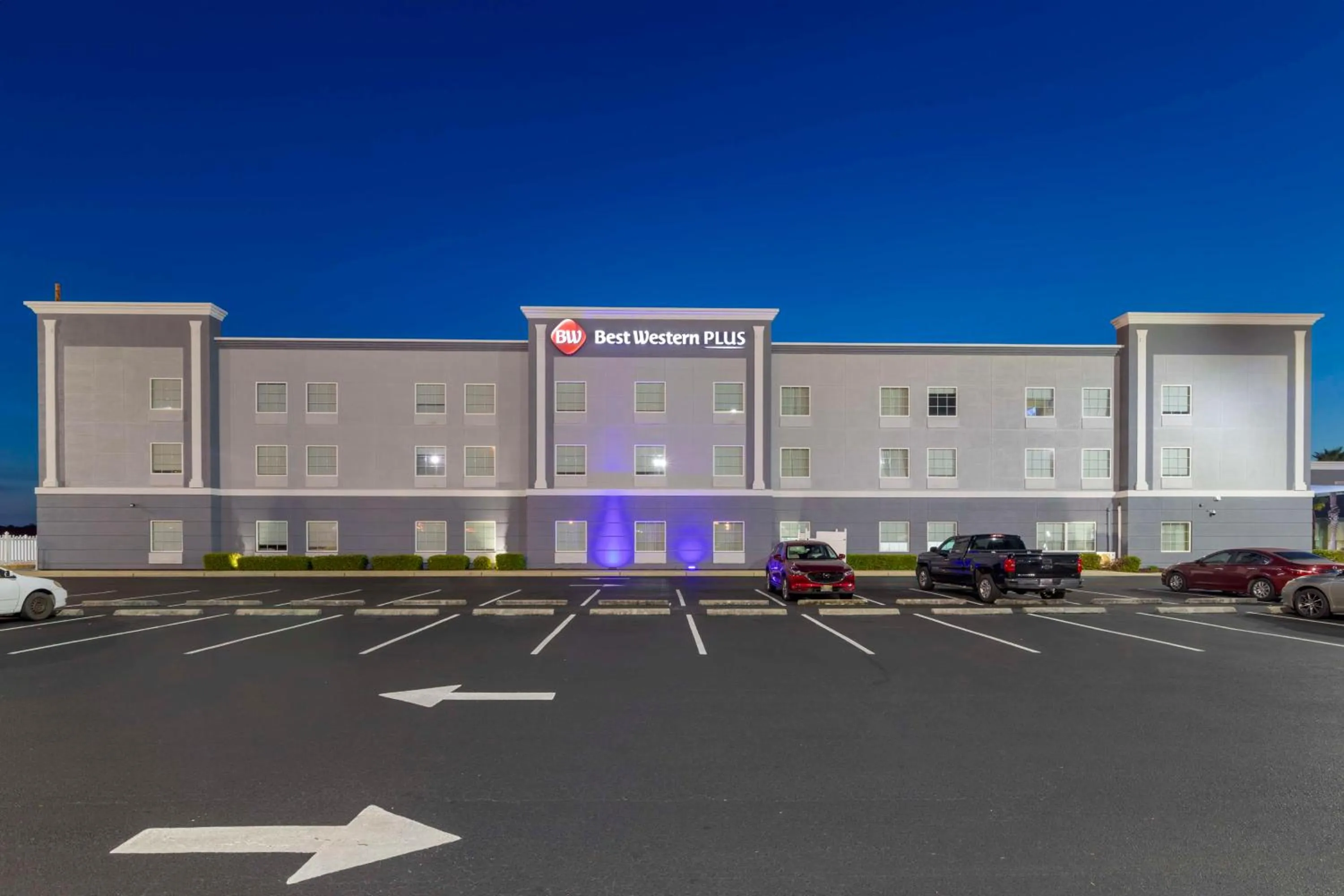 Property building in Best Western Plus Brunswick Inn & Suites