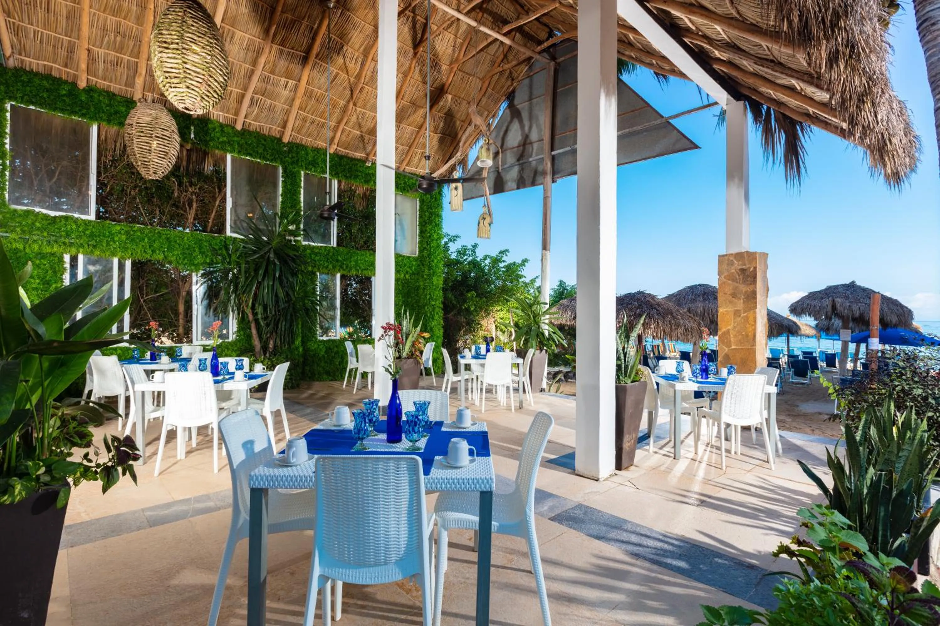 Restaurant/places to eat in Blue Chairs Beachfront Resort Puerto Vallarta - Adults Only