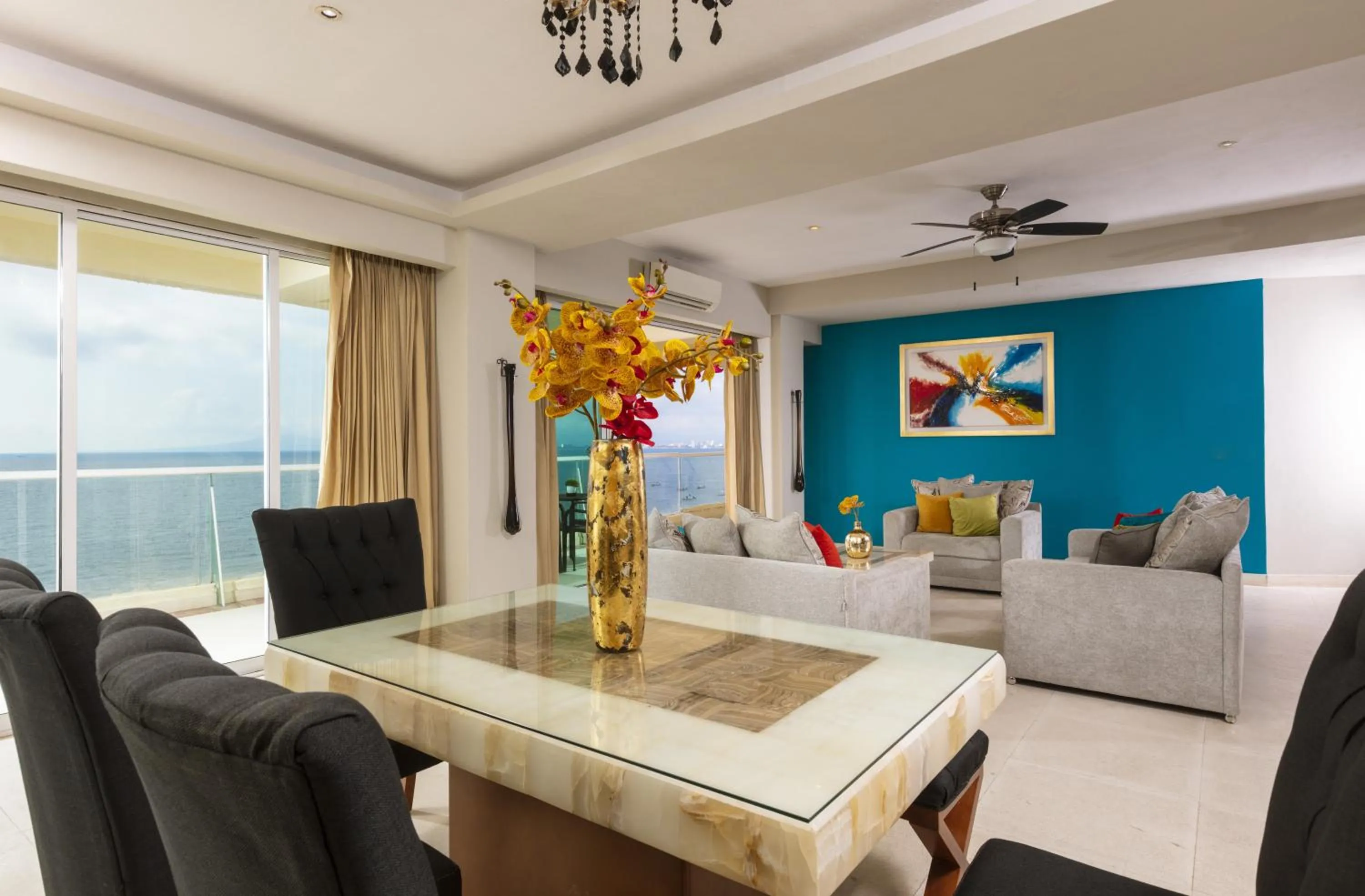 Dining area in Blue Chairs Beachfront Resort Puerto Vallarta - Adults Only