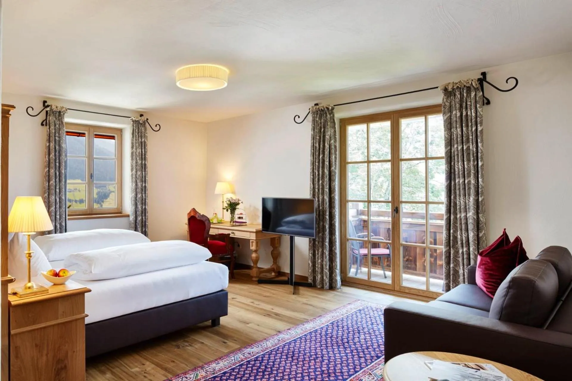 Bed in Hotel Schloss Mittersill