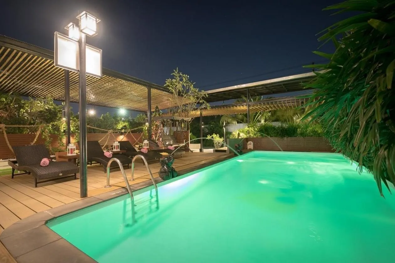 Swimming pool in Siam Piman Hotel