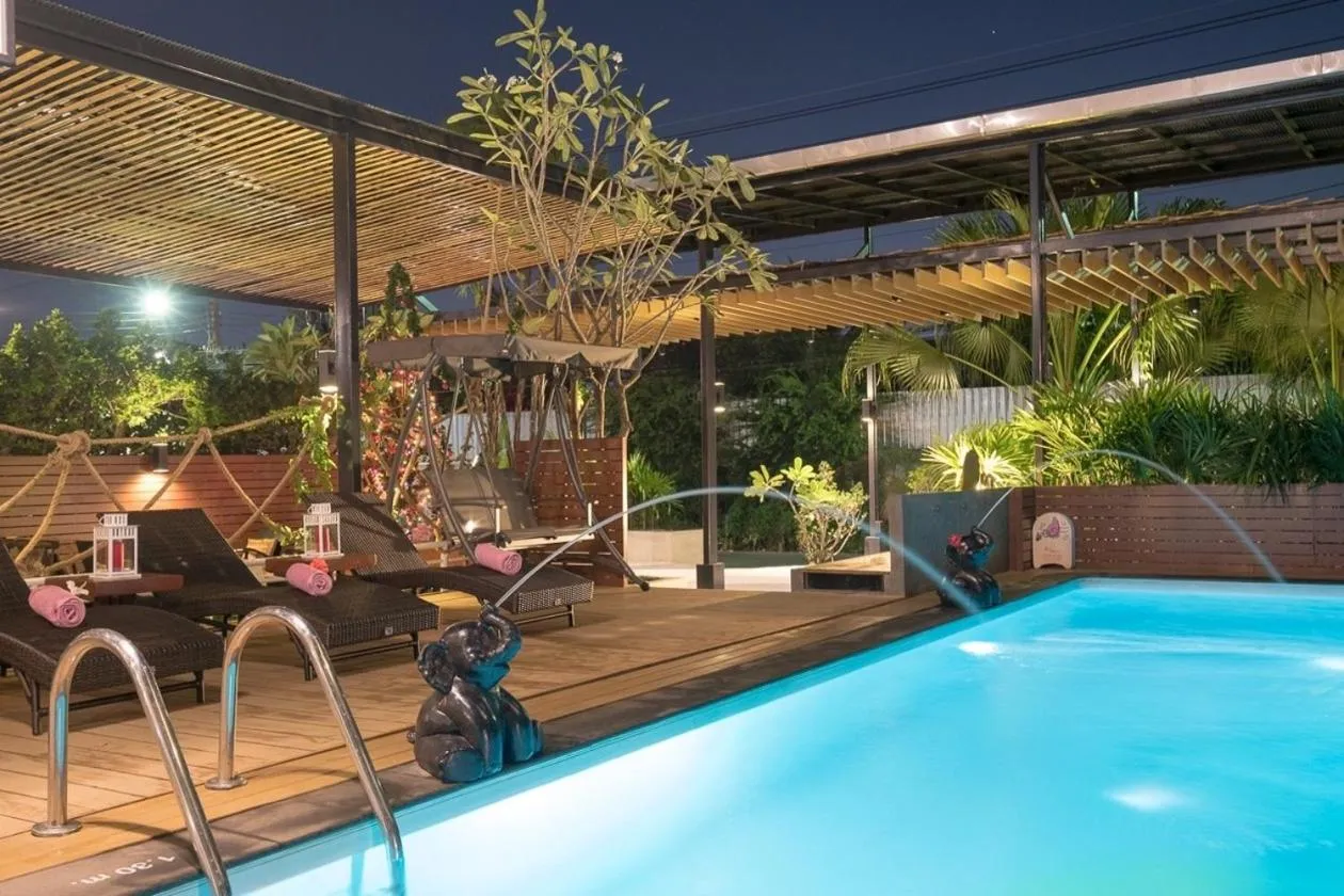 Swimming pool in Siam Piman Hotel