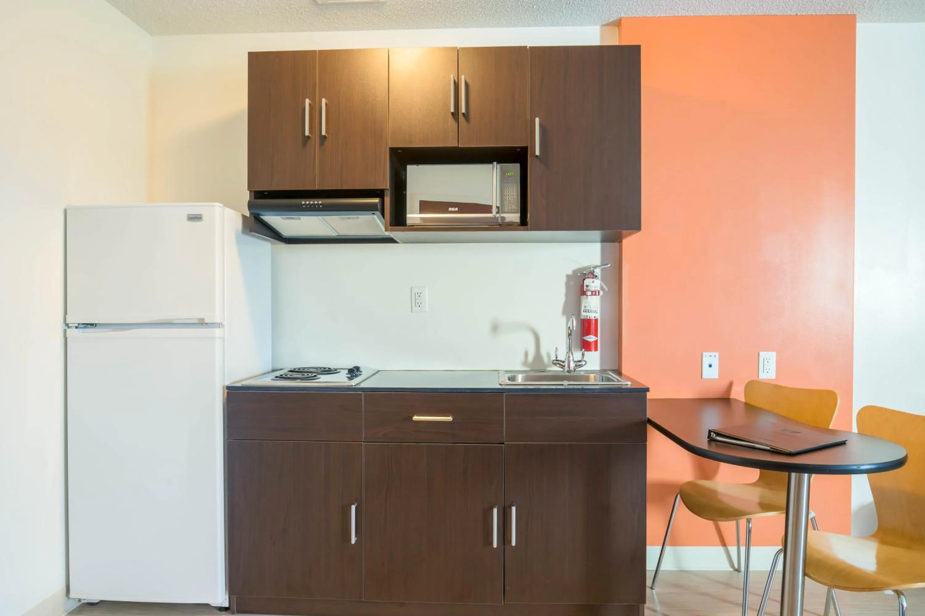 Kitchen or kitchenette in Motel 6-Kingston, ON