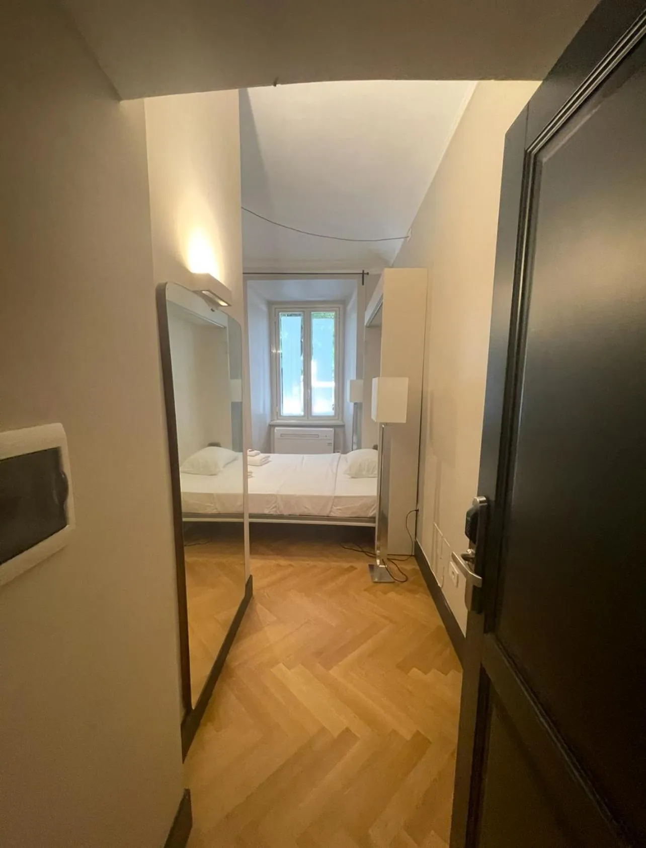 Photo of the whole room, Bed in Santa Monica Townhouse