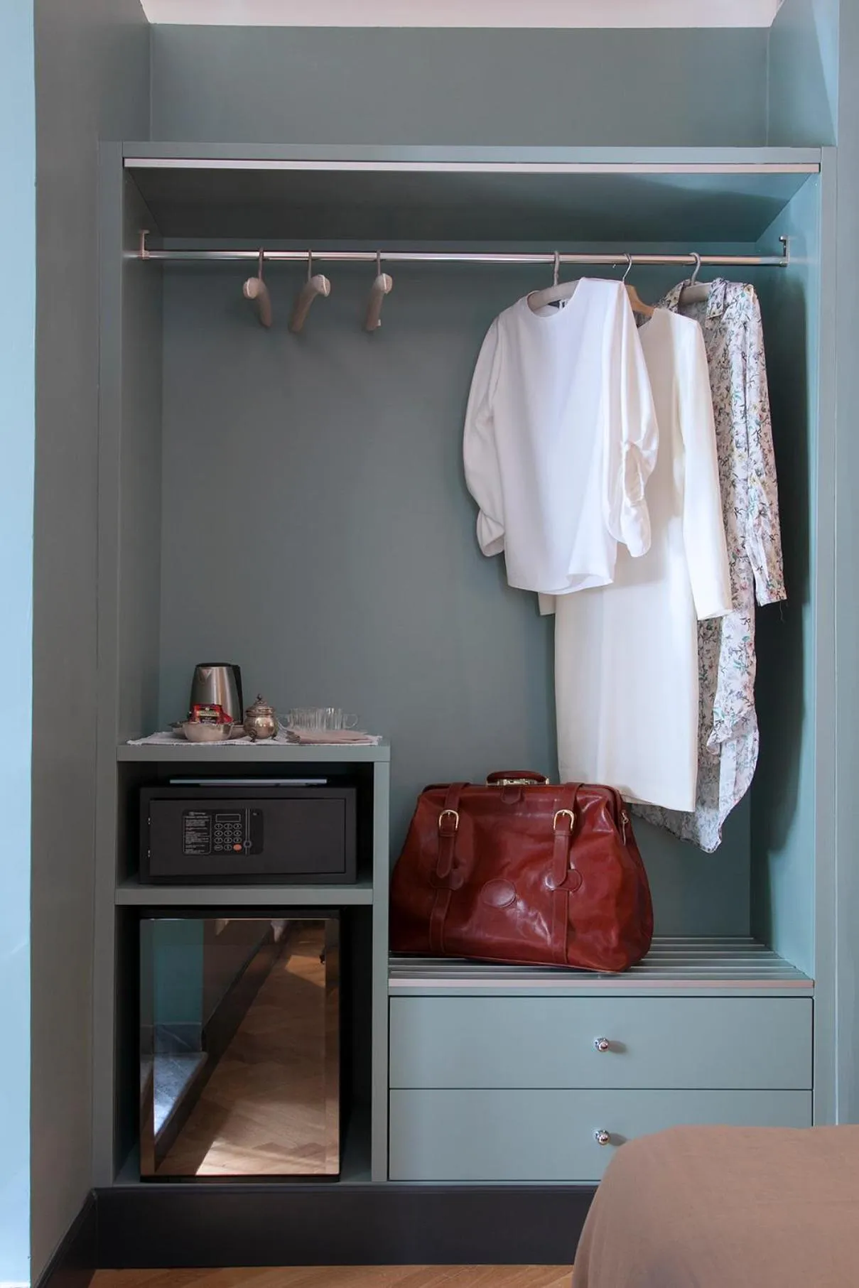 wardrobe, Bed in Santa Monica Townhouse