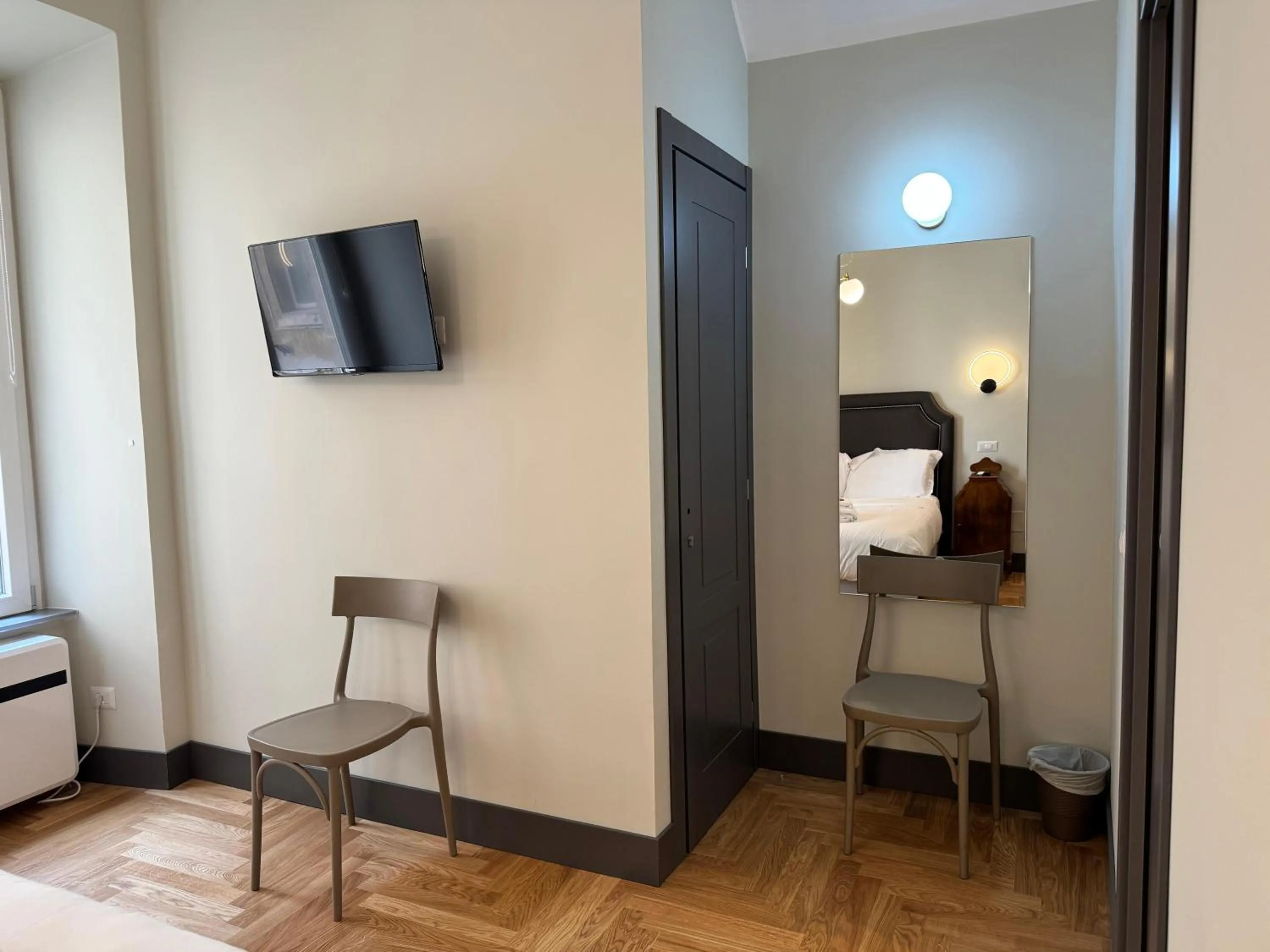 TV and multimedia, Bed in Santa Monica Townhouse