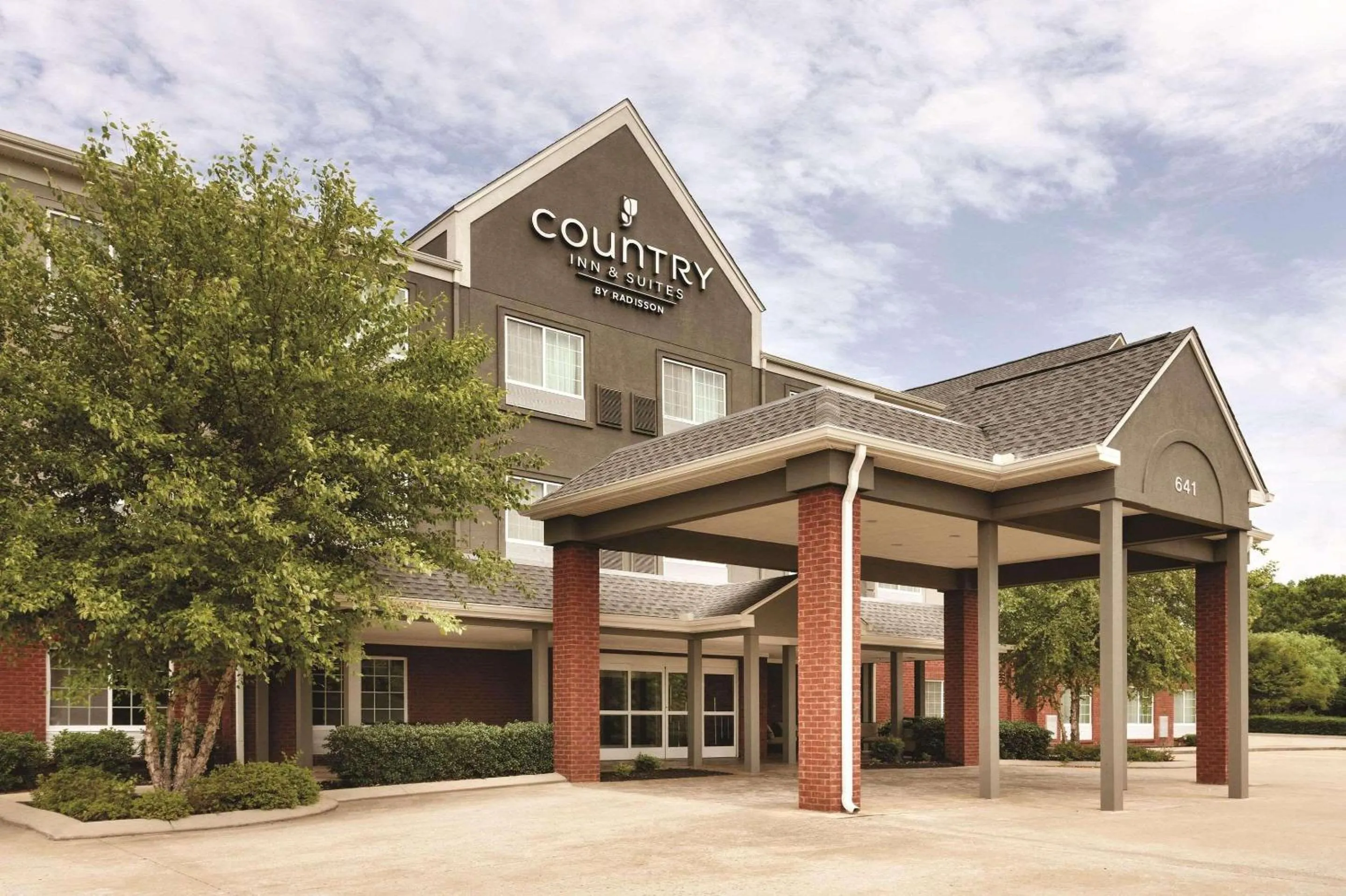 Property building in Country Inn & Suites by Radisson, Goodlettsville, TN