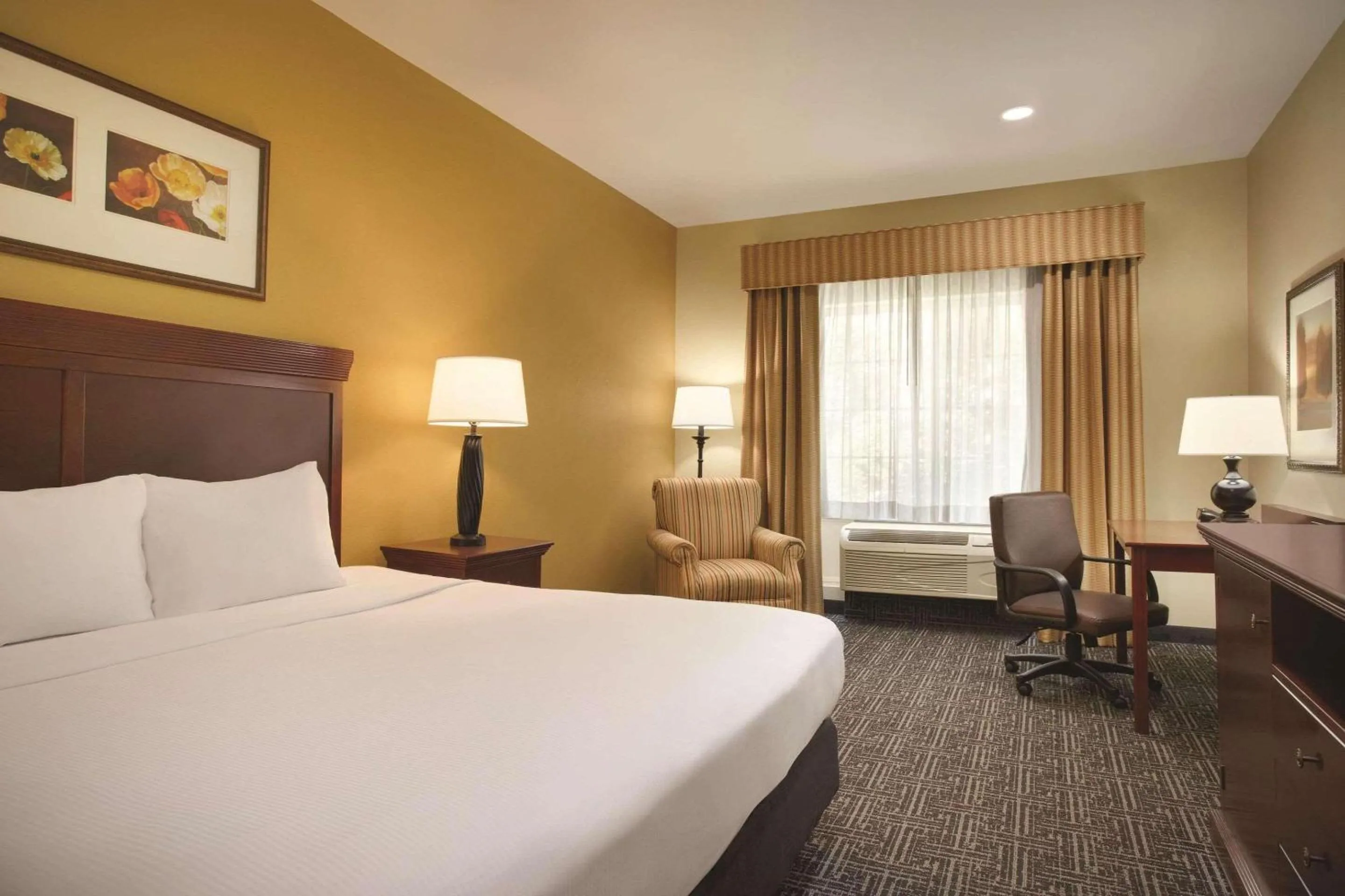 Bedroom, Bed in Country Inn & Suites by Radisson, Goodlettsville, TN