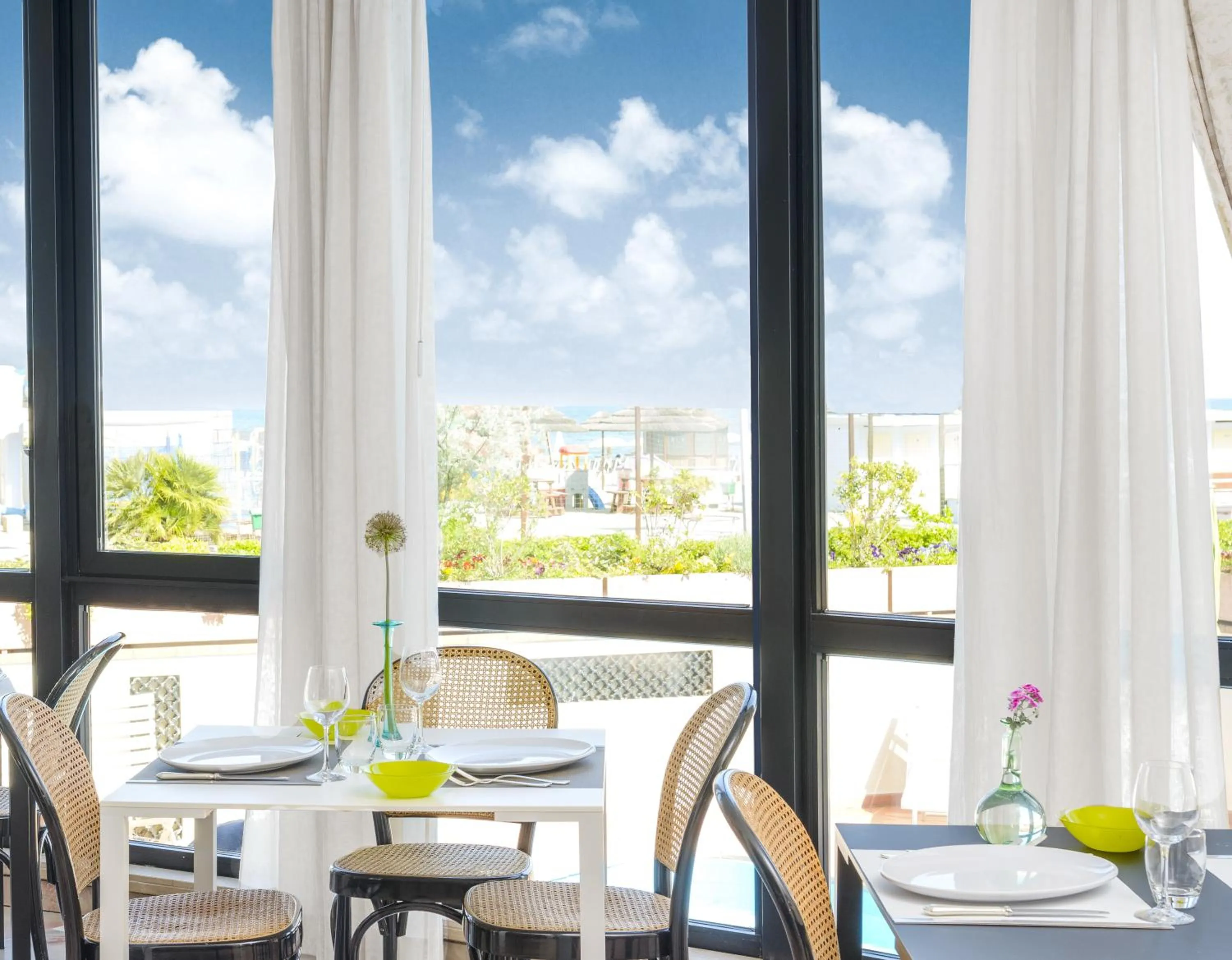 Restaurant/places to eat in Hotel Torremaura