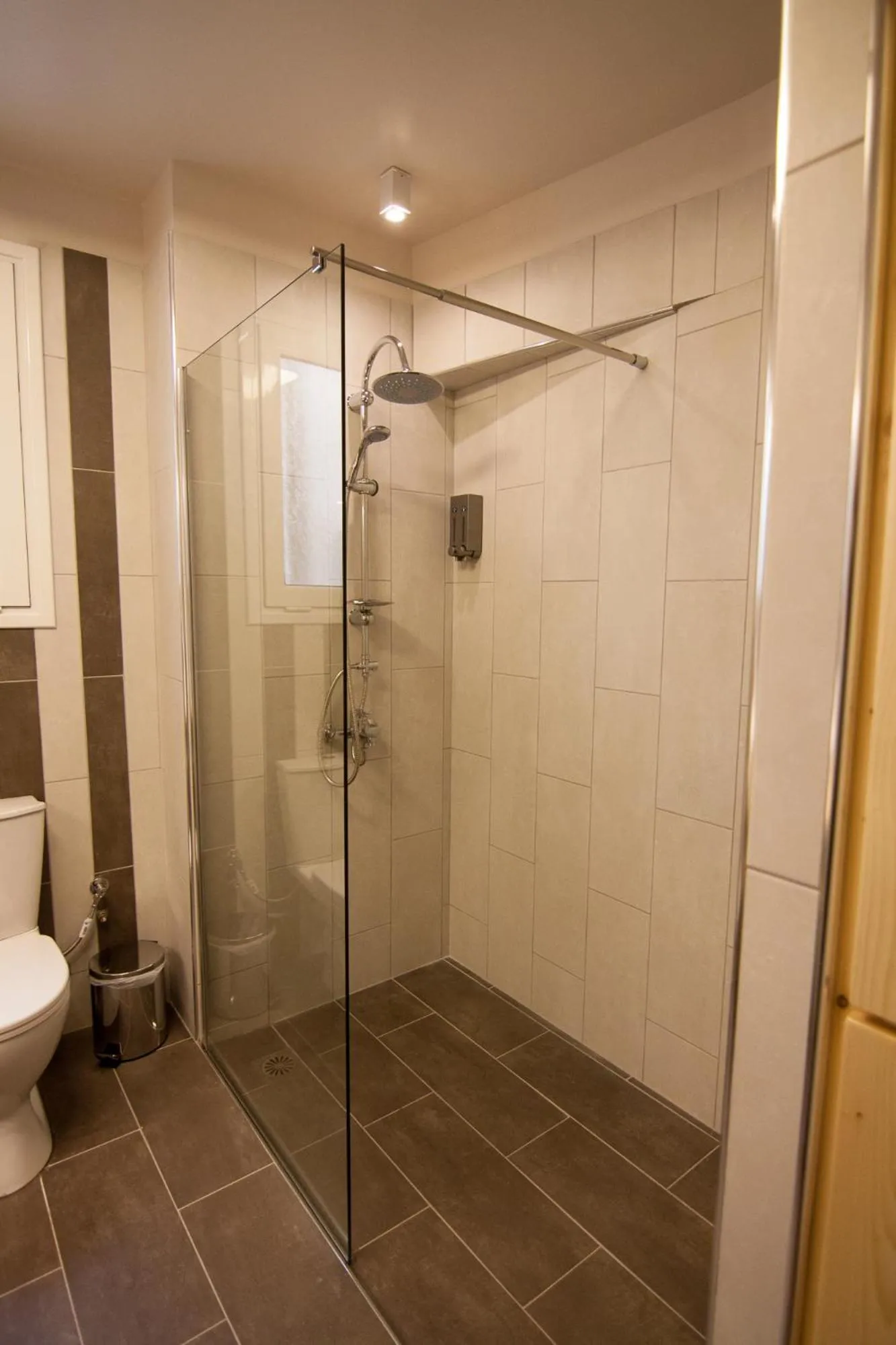 Shower in Dynasta Central Suites