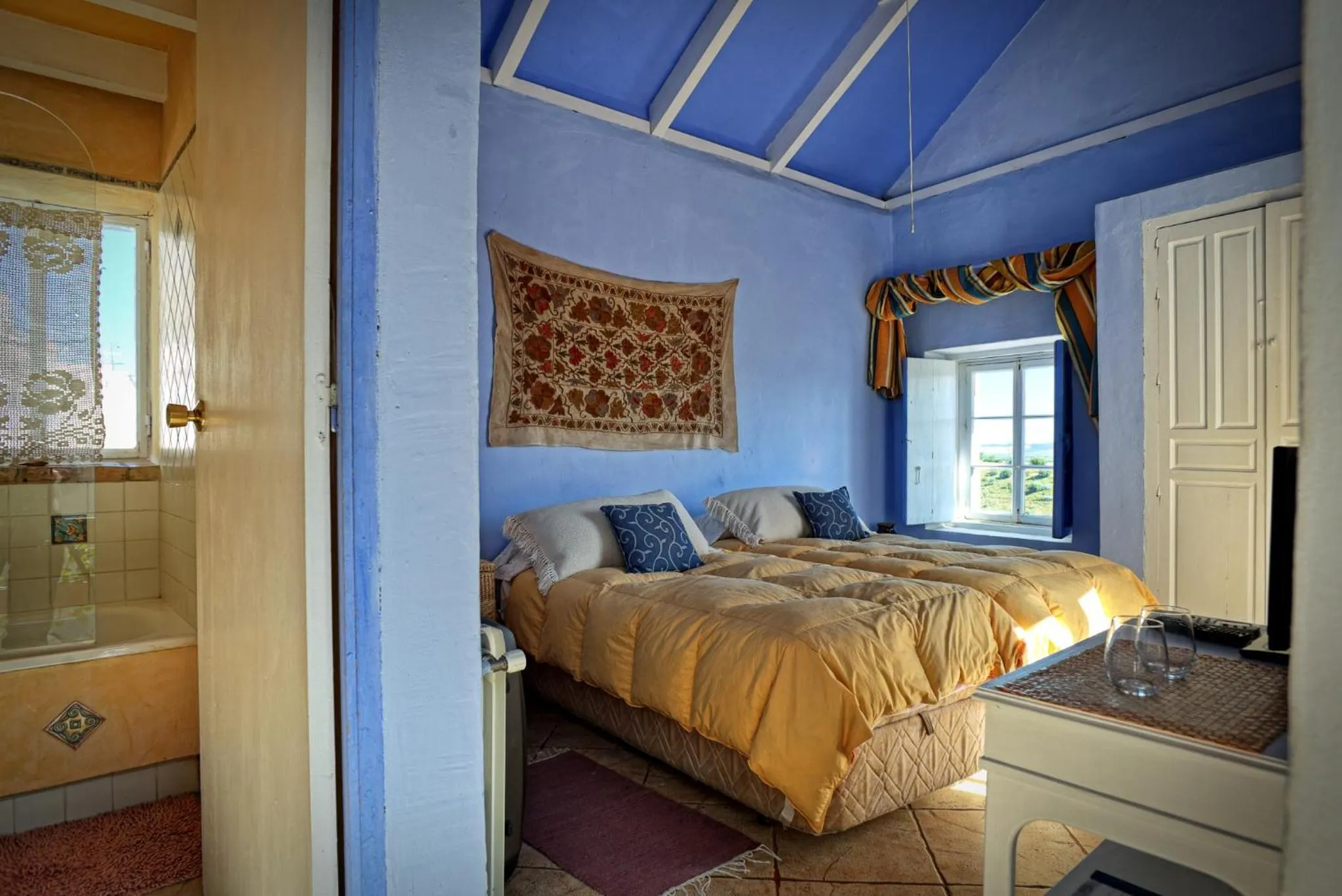 Decorative detail, Bed in La Casa de Bovedas Charming Inn