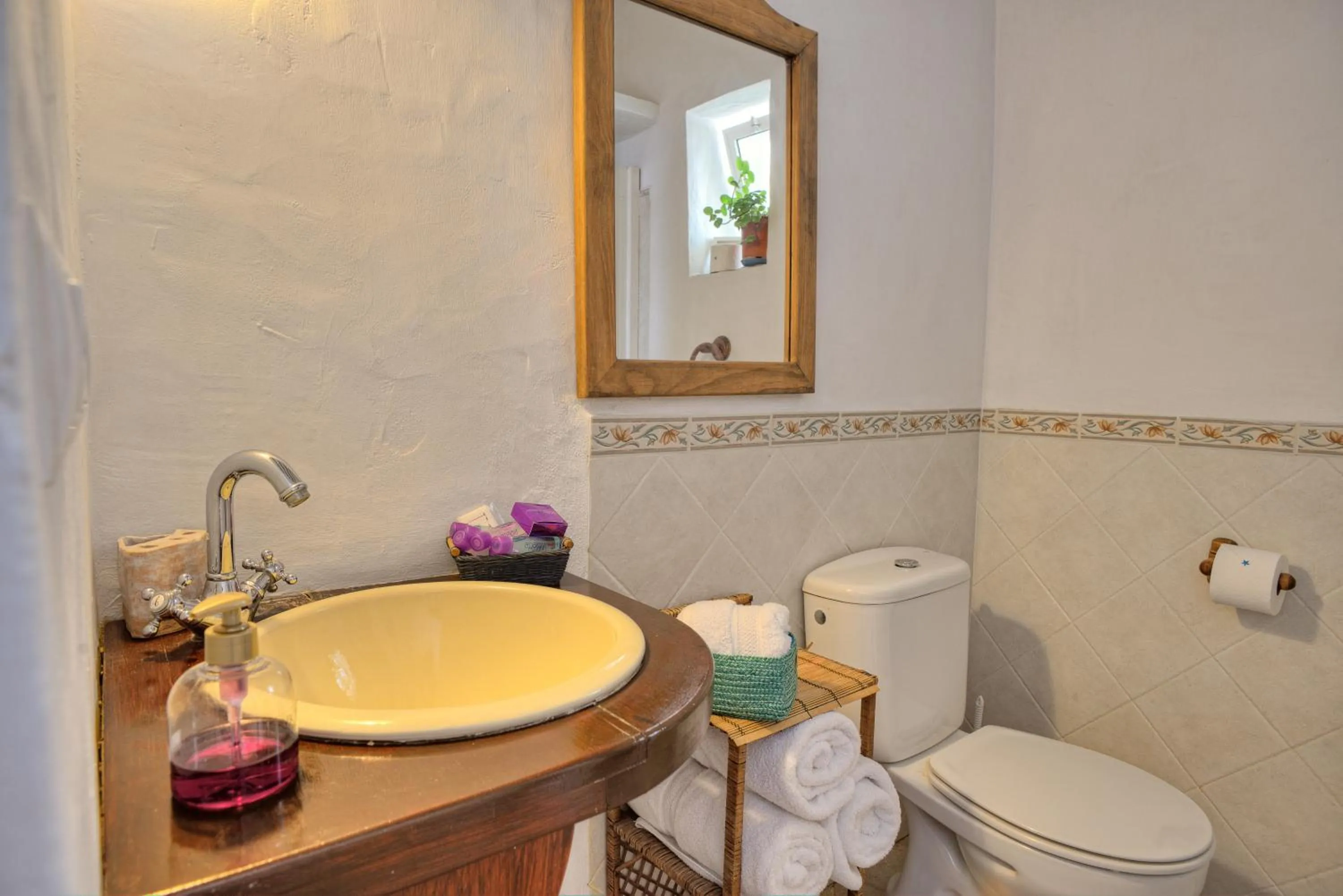 Bathroom in La Casa de Bovedas Charming Inn