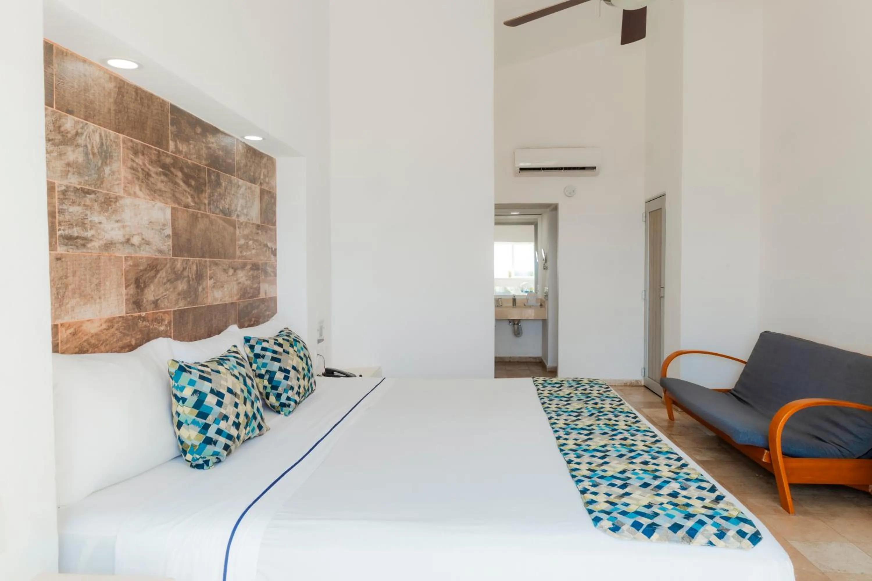 Photo of the whole room, Bed in Hotel Villa Varadero