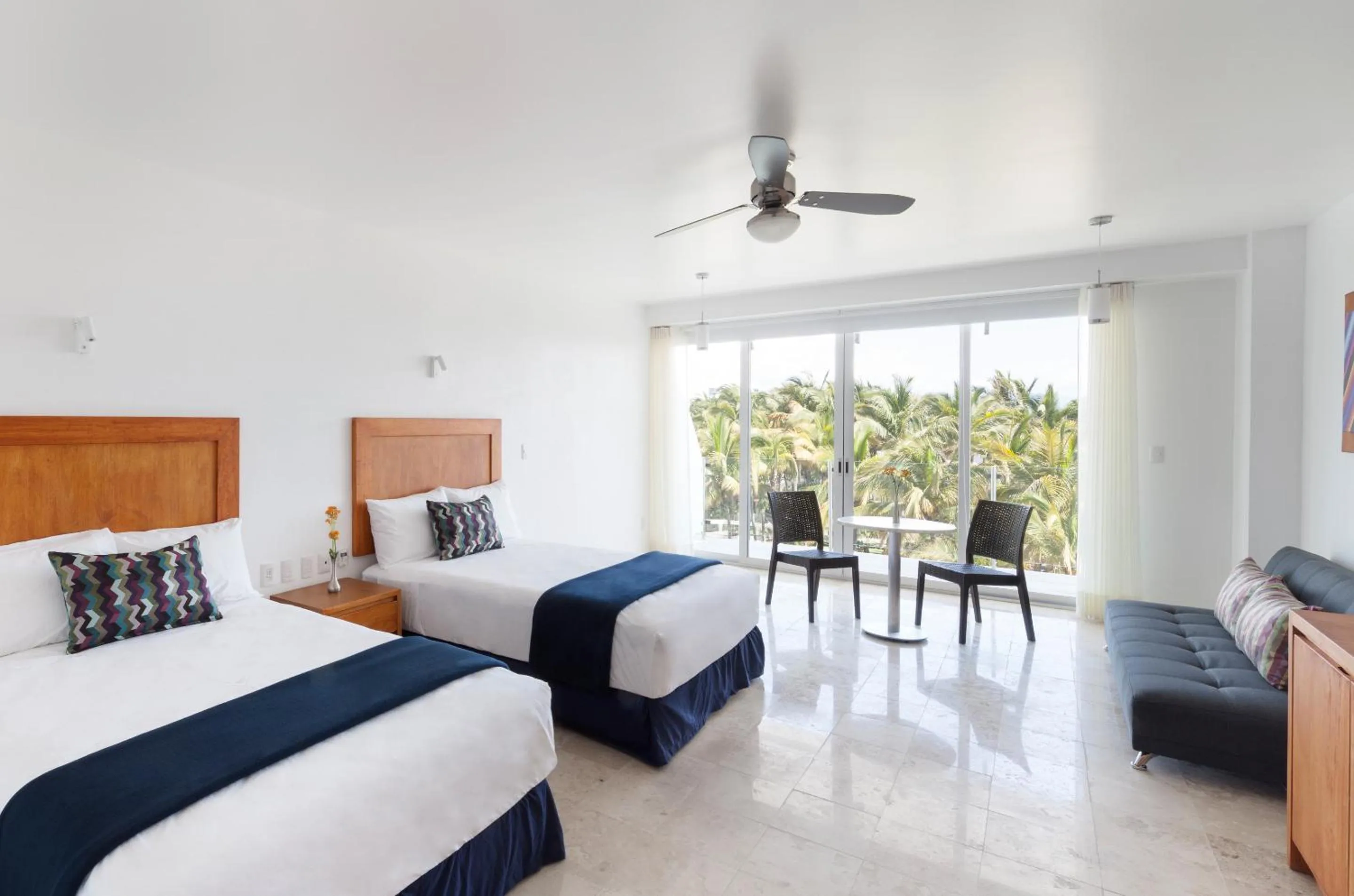 Balcony/Terrace, Bed in Hotel Villa Varadero