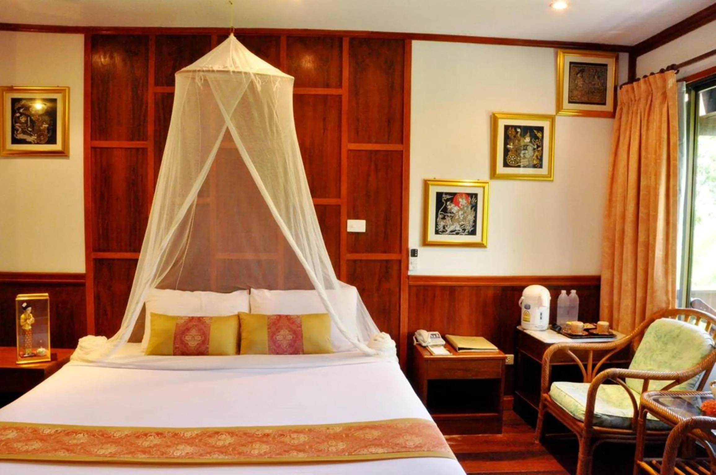 Photo of the whole room, Bed in Phi Phi Natural Resort