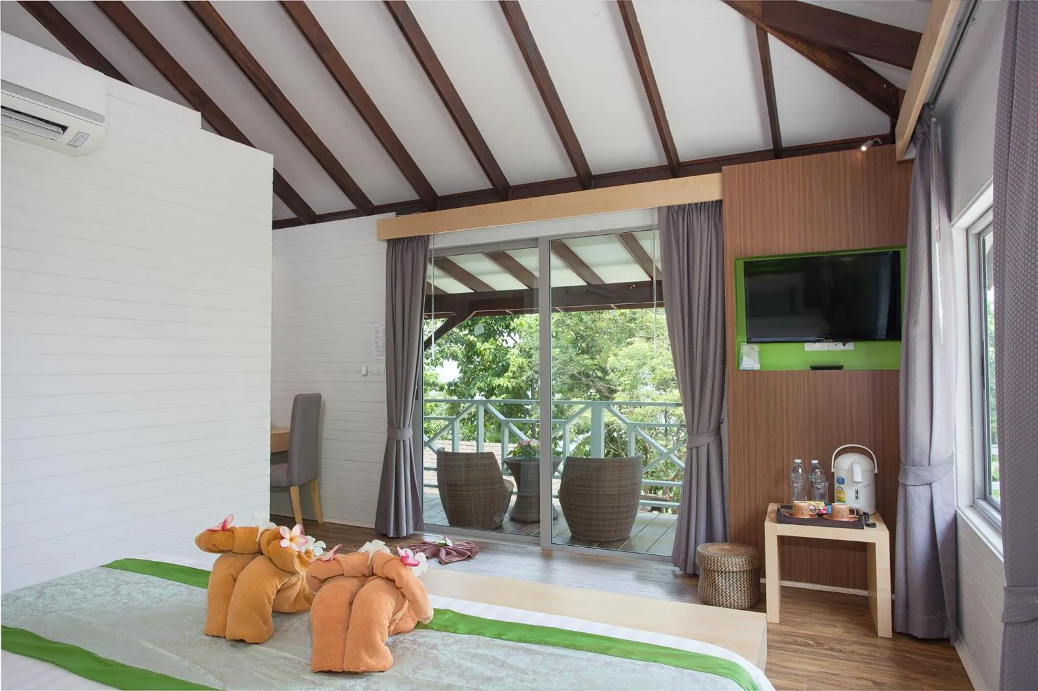 Bed in Phi Phi Natural Resort